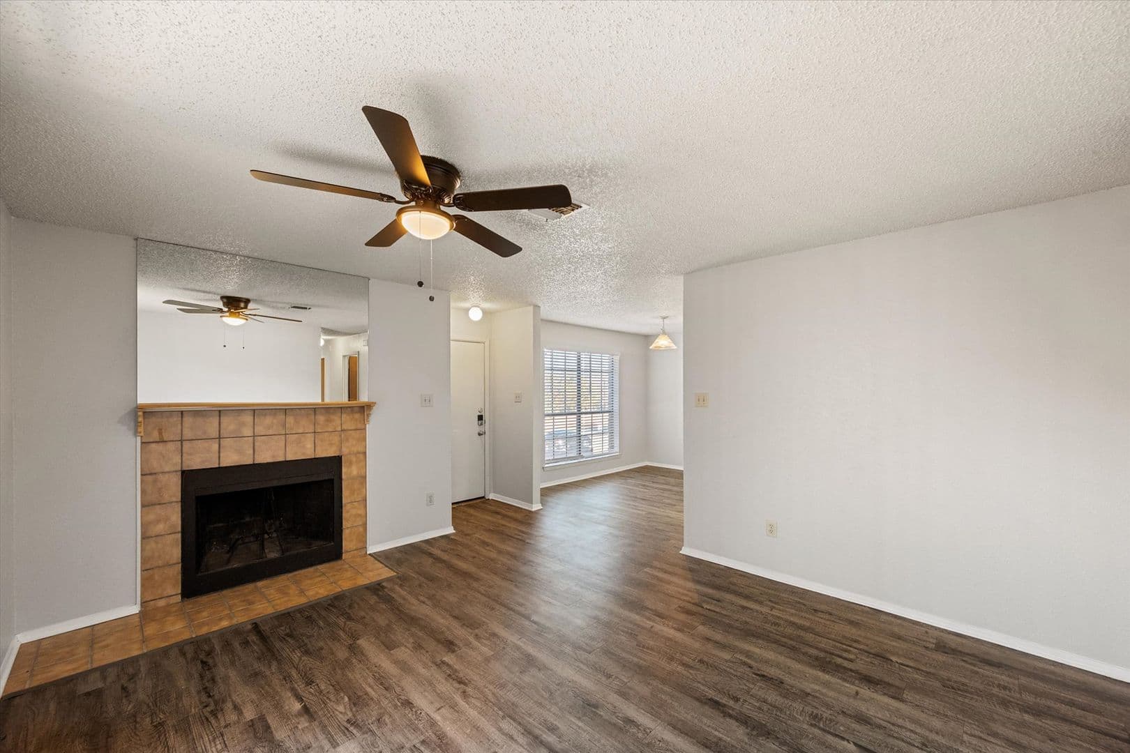 Euless Apartment: 406 E Denton Dr.