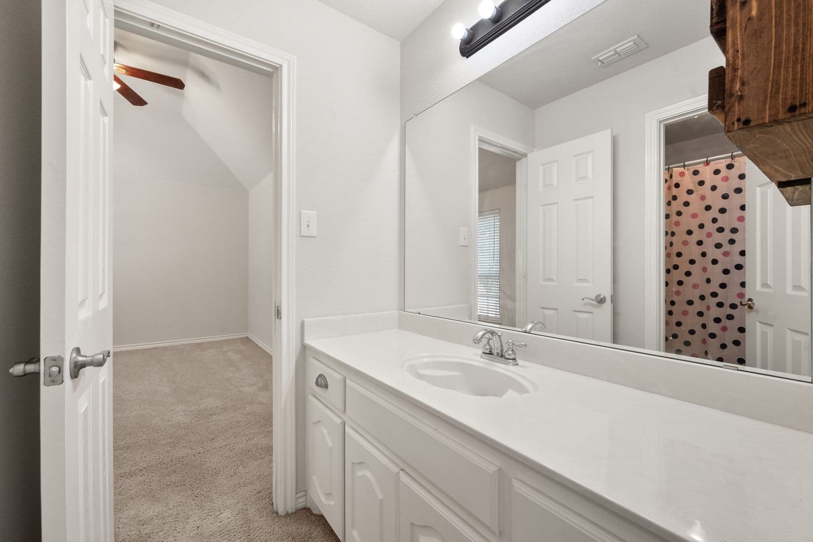 Mansfield House: 121 Monticello Dr
