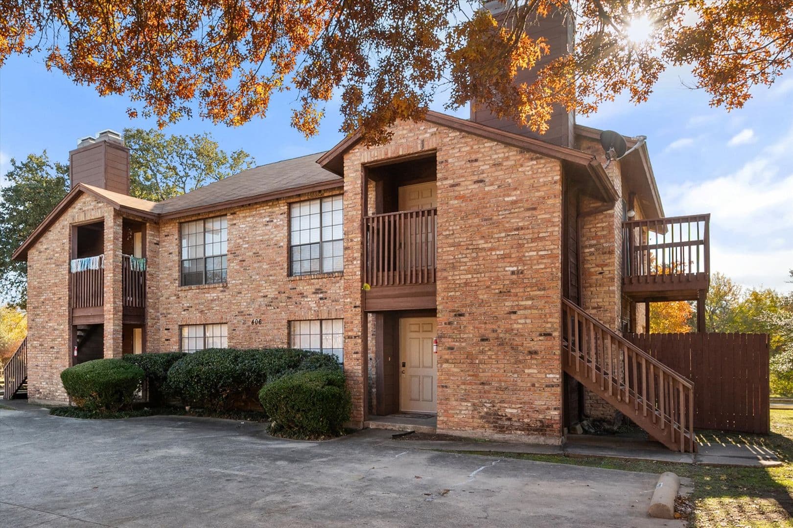Euless Apartment: 406 E Denton Dr.