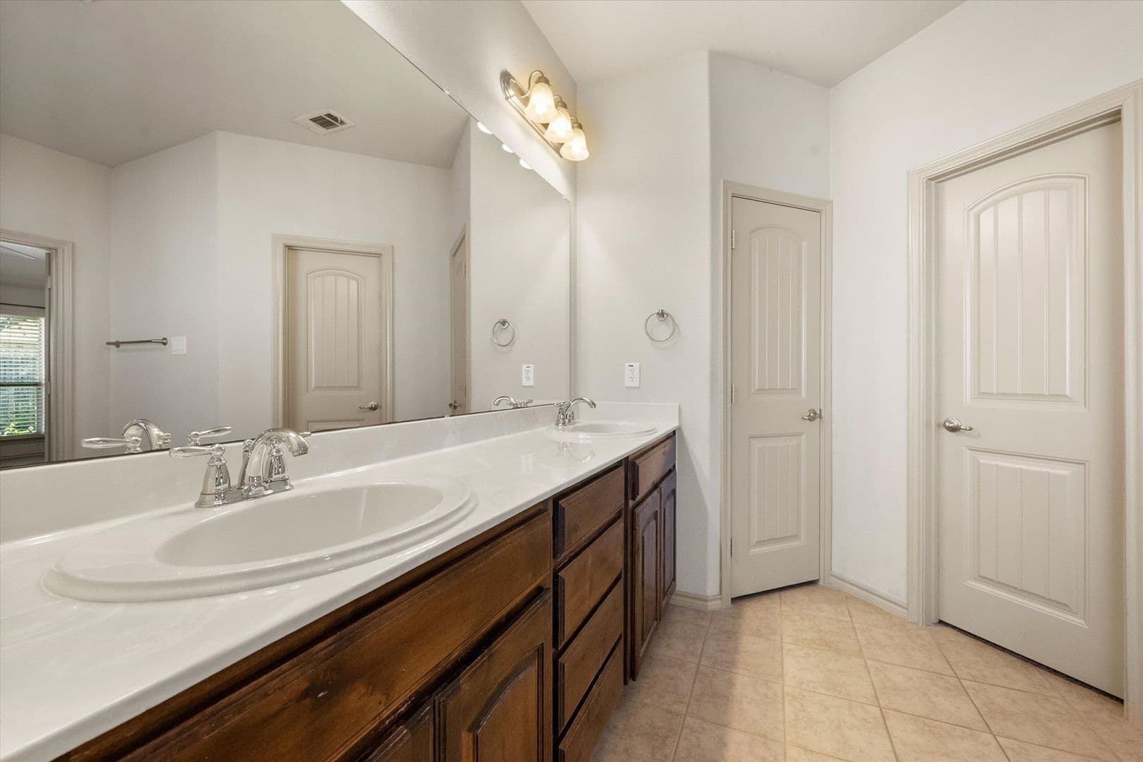 Midlothian House: 1613 Country Hills Dr