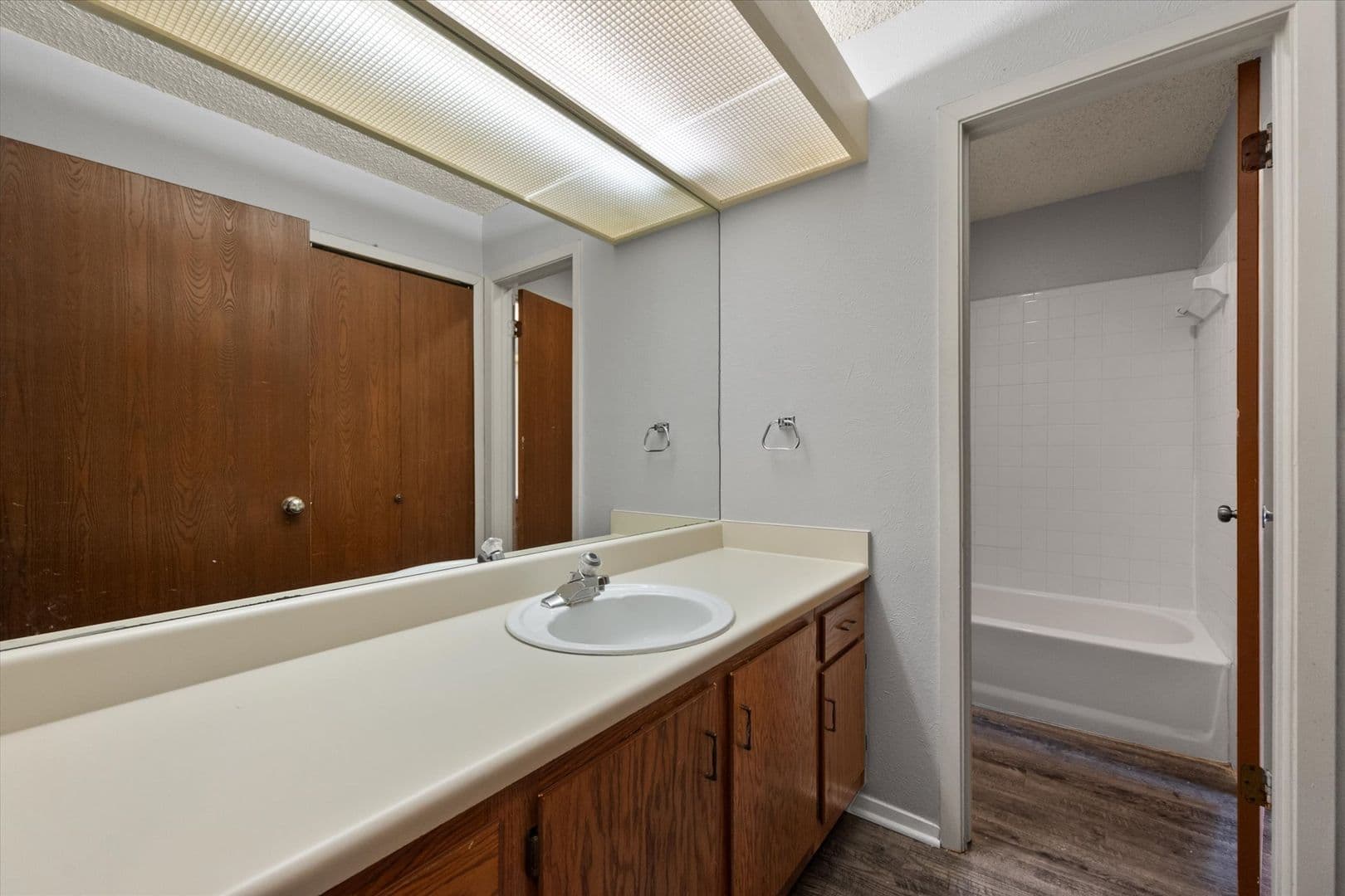 Euless Apartment: 406 E Denton Dr.
