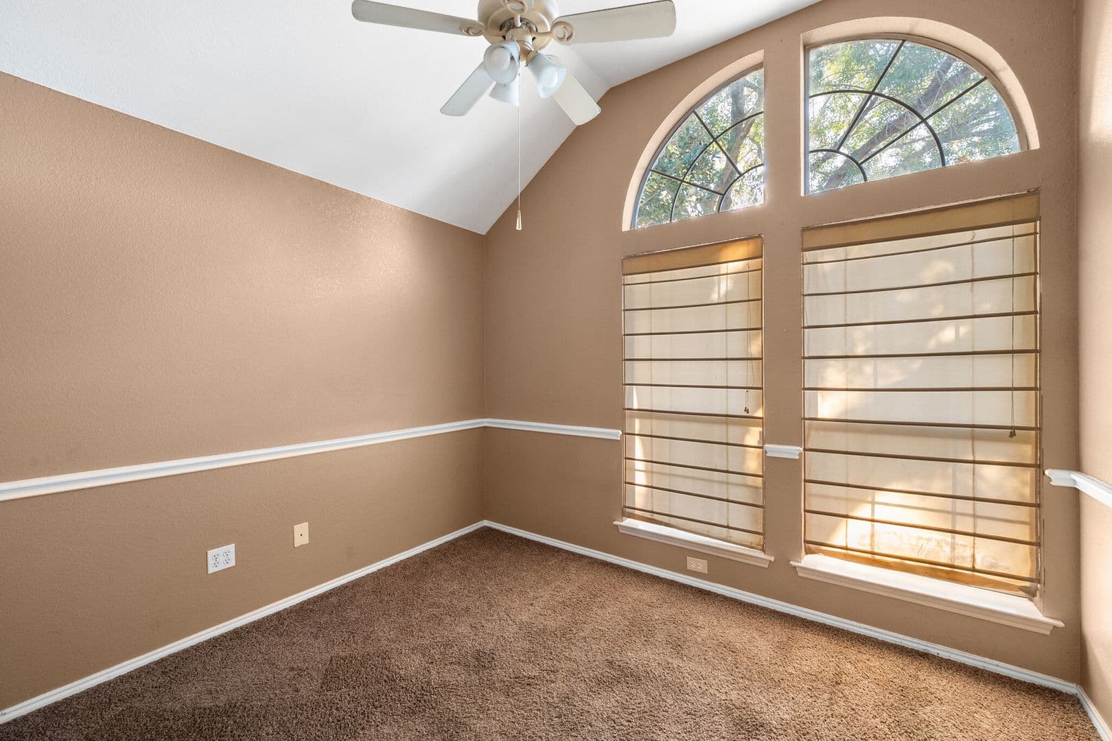Burleson House: 309 Shane Ln
