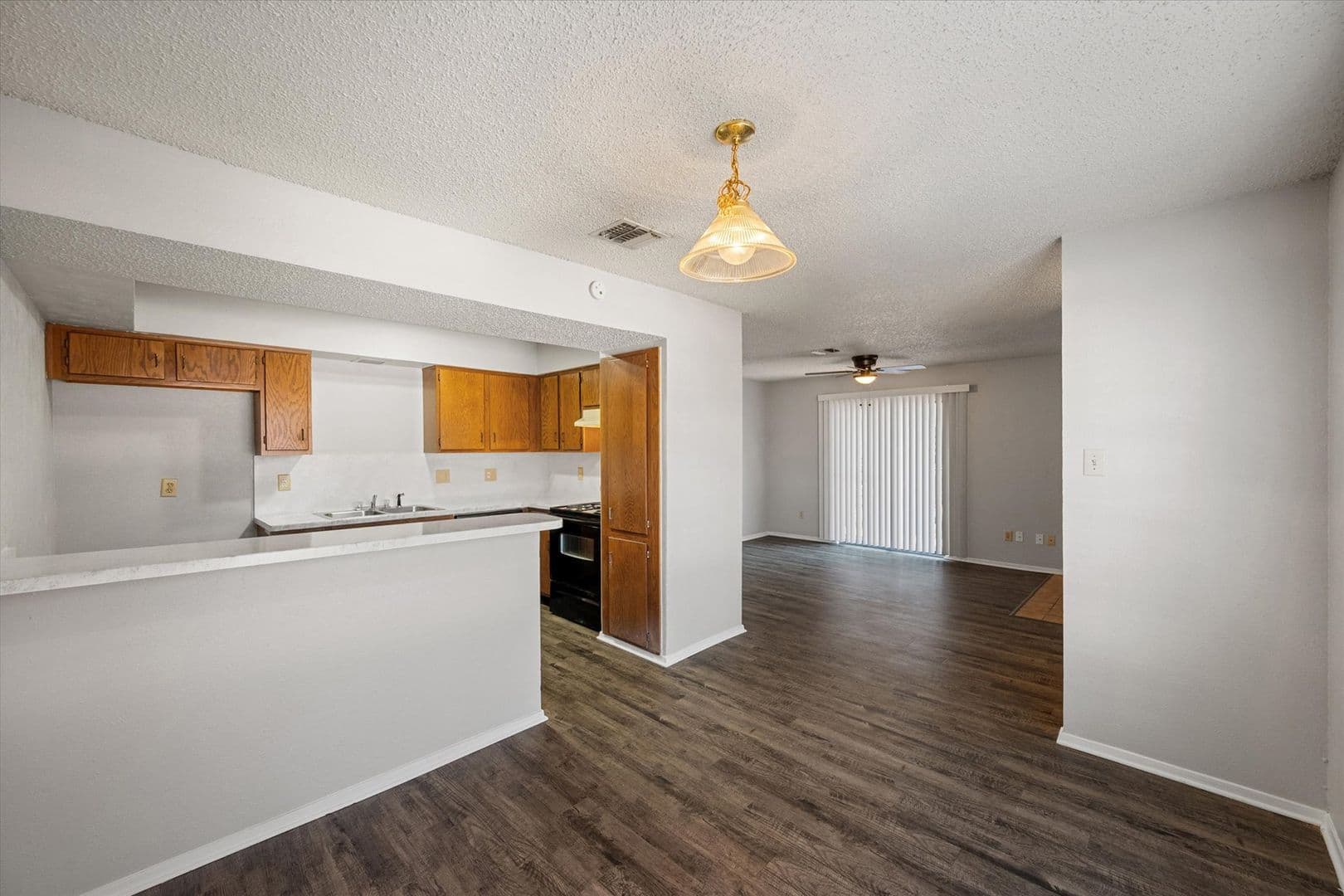 Euless Apartment: 406 E Denton Dr.