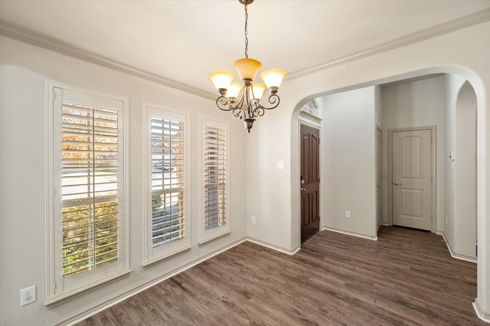 Midlothian House: 1613 Country Hills Dr