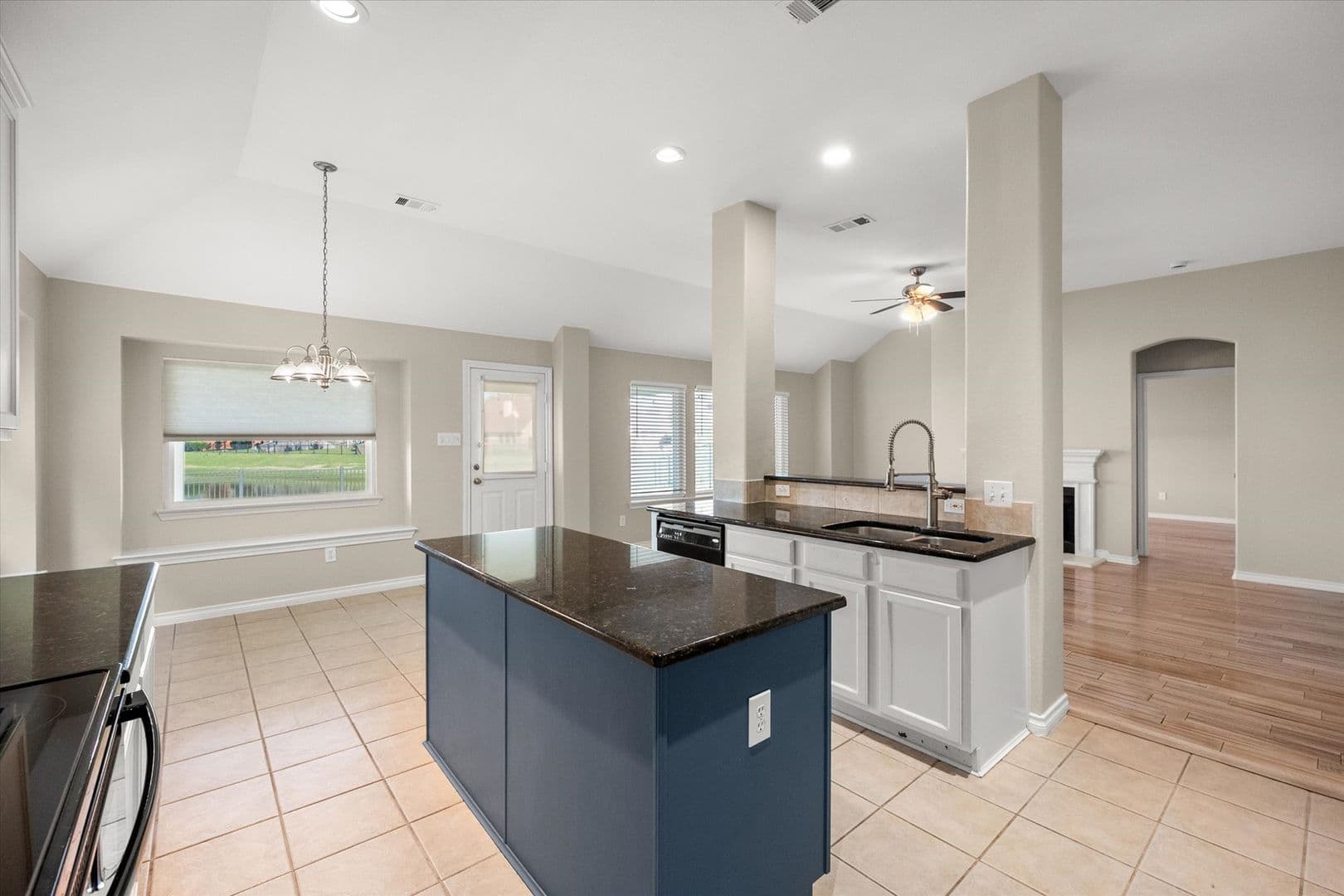 Grand Prairie House: 7363 Estela