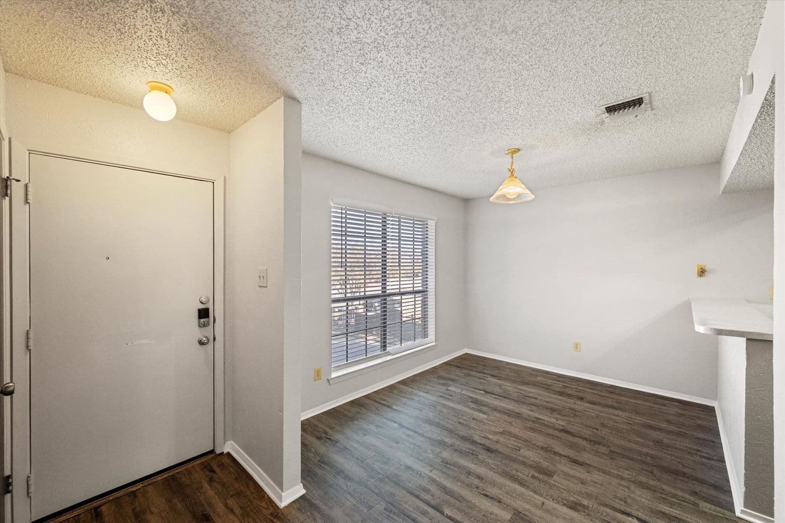 Euless Apartment: 406 E Denton Dr.