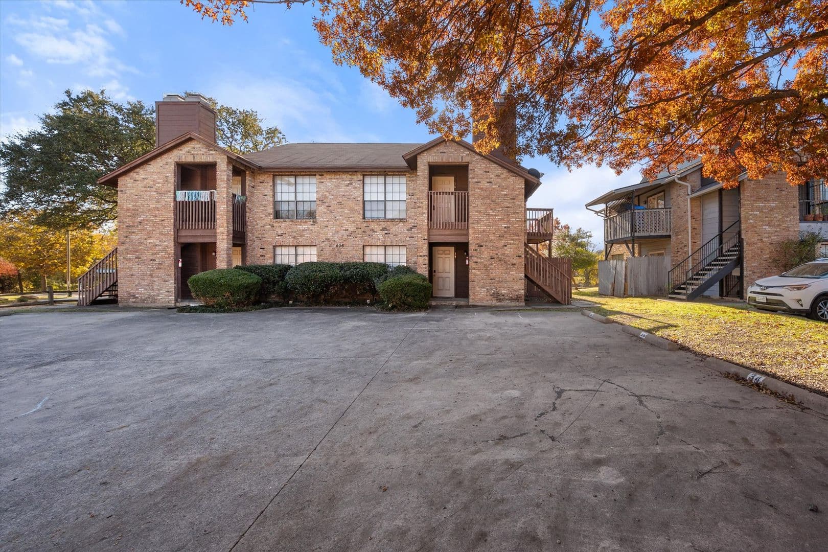 Euless Apartment: 406 E Denton Dr.