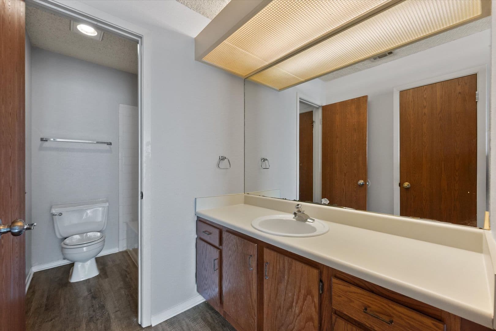 Euless Apartment: 406 E Denton Dr.