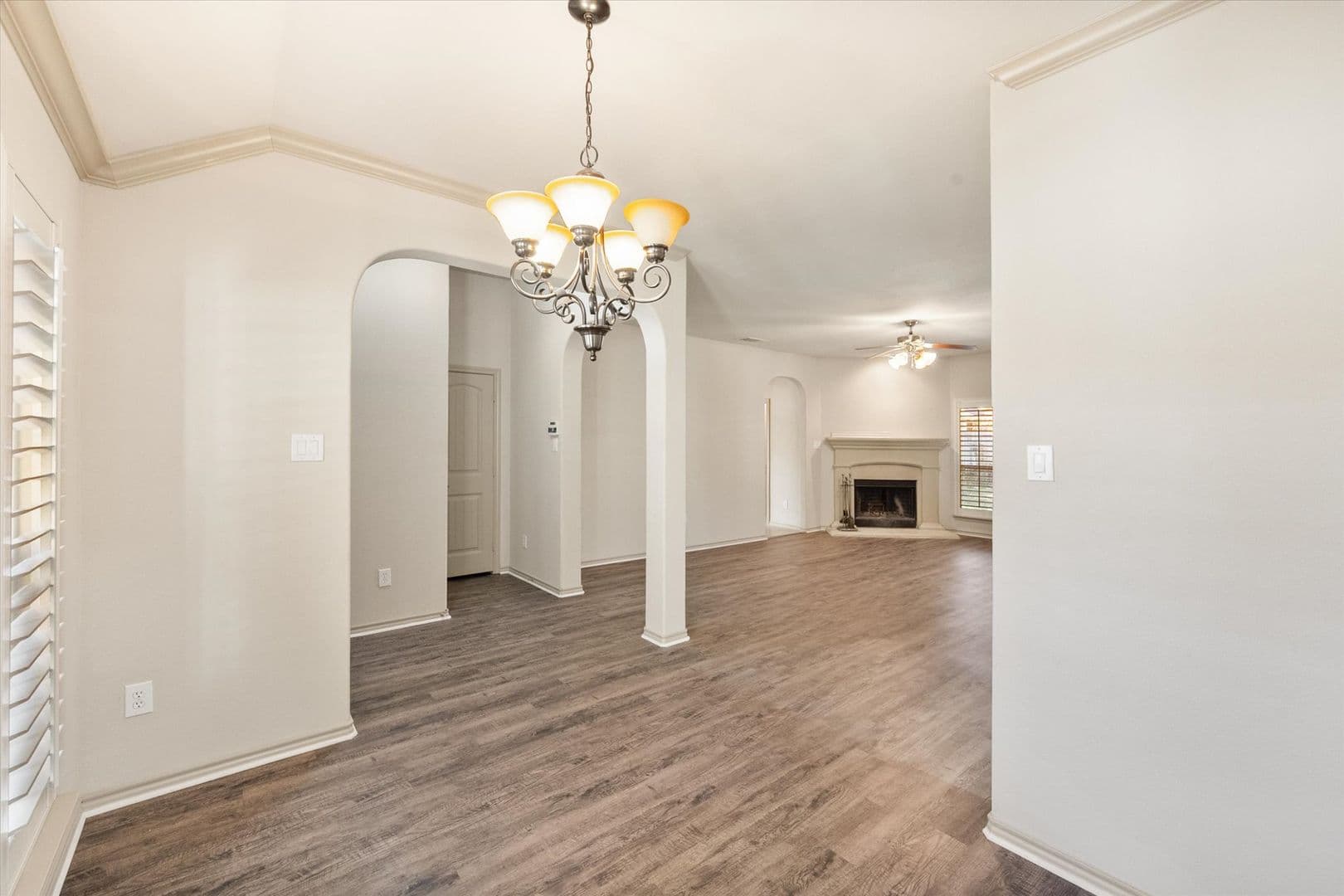 Midlothian House: 1613 Country Hills Dr