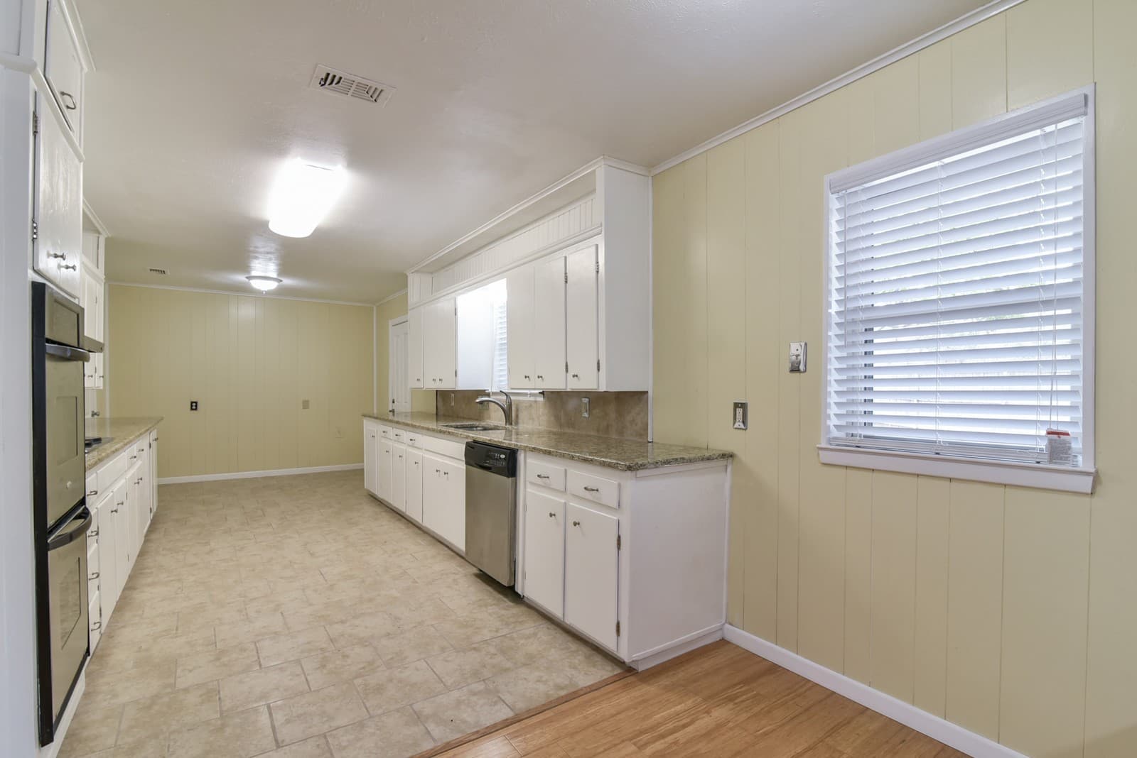Fort Worth House: 7233 Overhill Rd