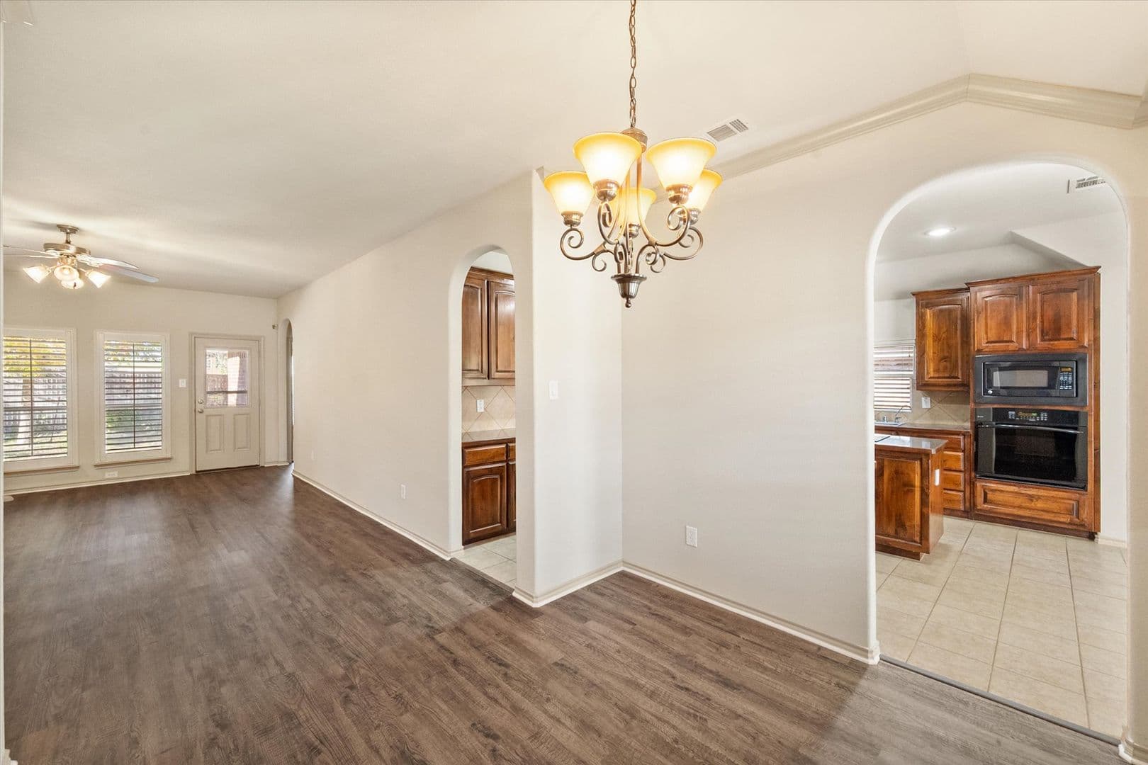 Midlothian House: 1613 Country Hills Dr