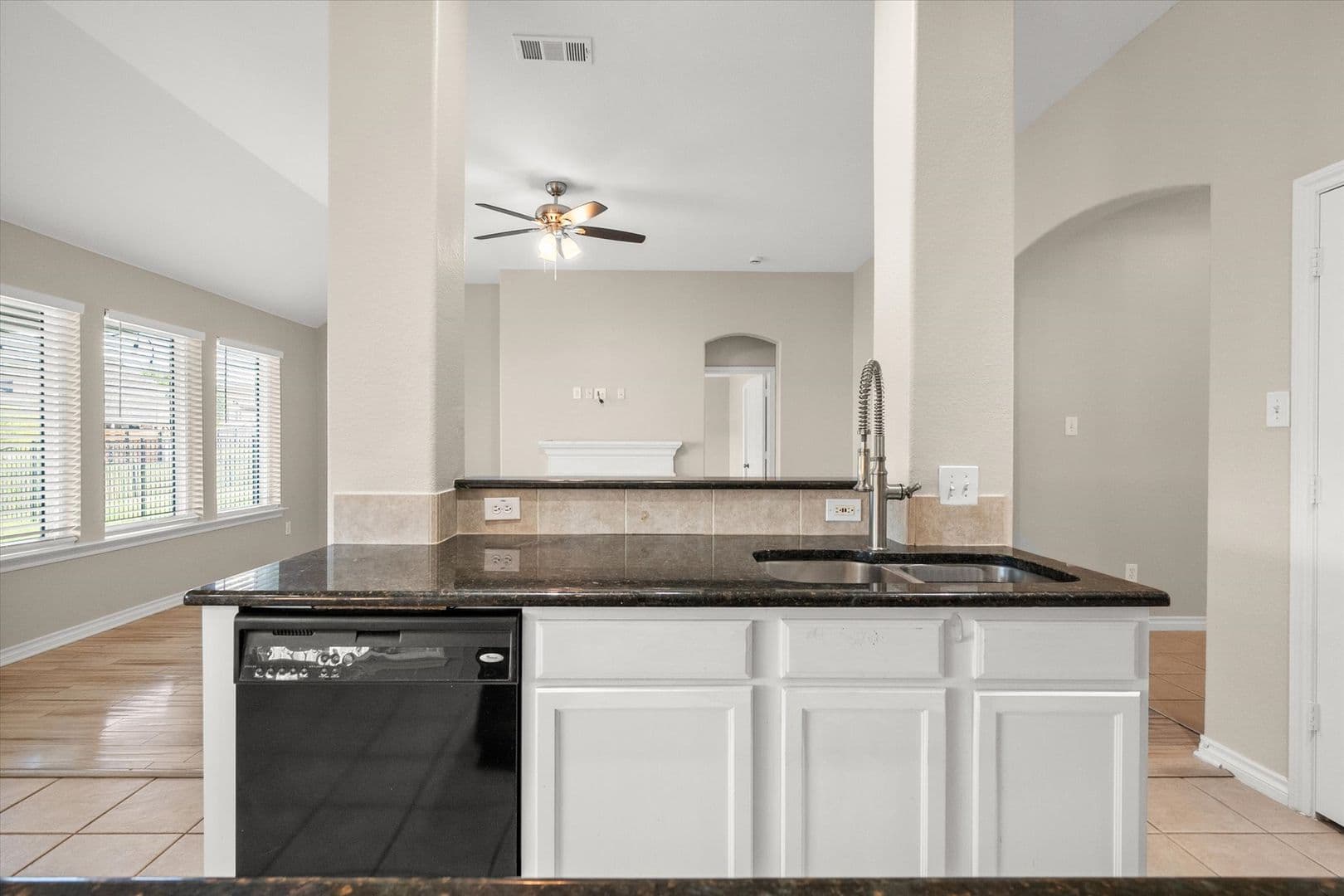 Grand Prairie House: 7363 Estela
