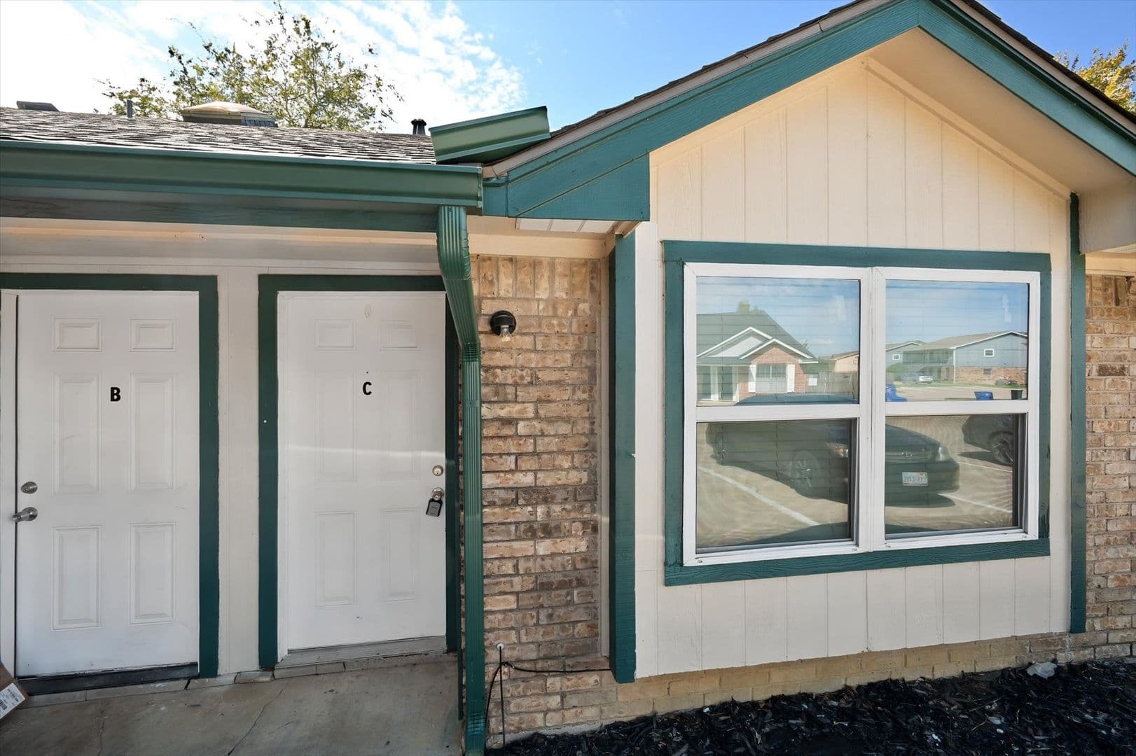 Mansfield Apartment: 311 Kings Way Drive