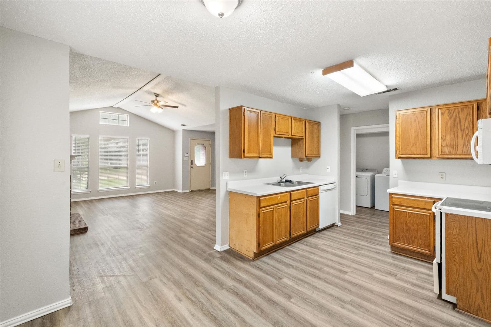 Mansfield House: 1217 Hidden Creek Dr