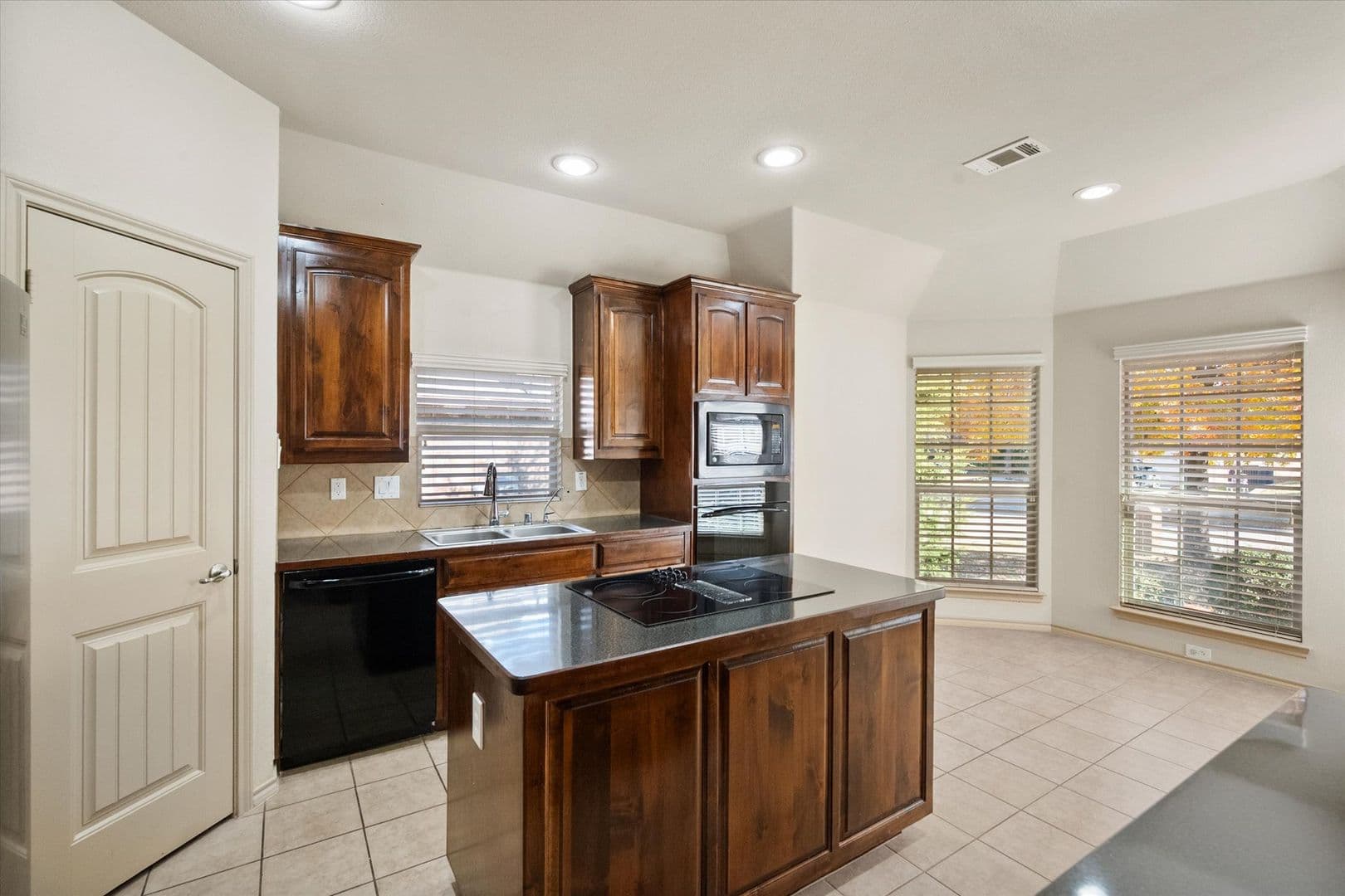 Midlothian House: 1613 Country Hills Dr