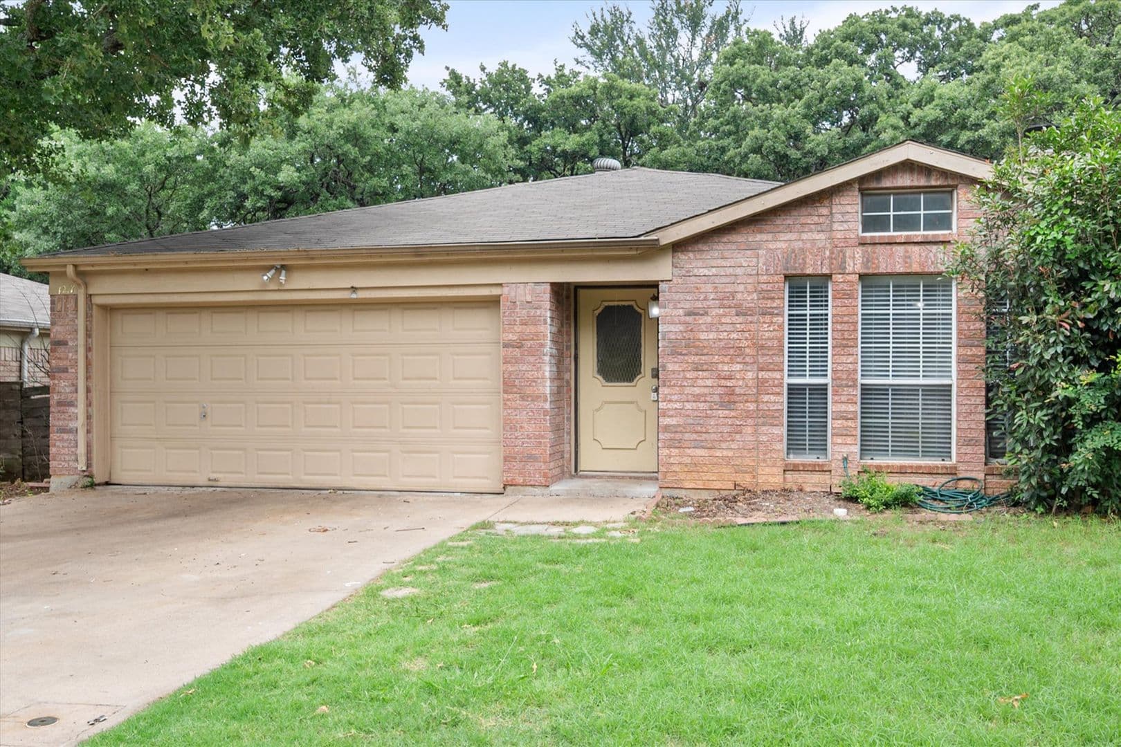 Mansfield House: 1217 Hidden Creek Dr