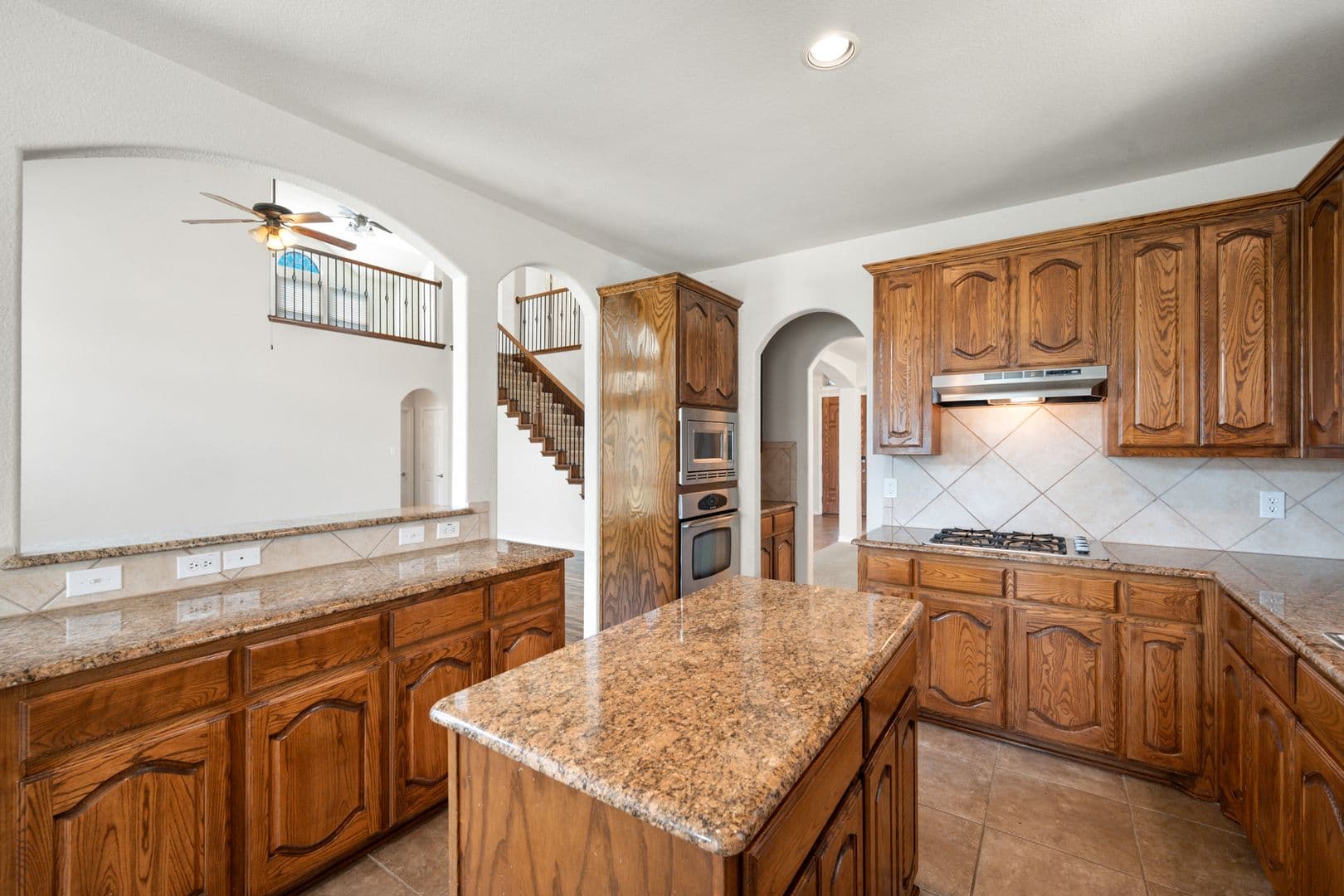 Mansfield House: 121 Monticello Dr