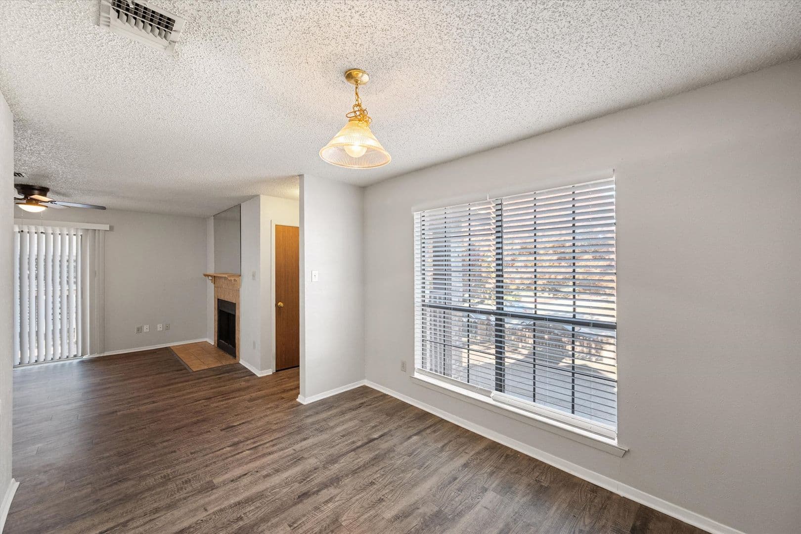 Euless Apartment: 406 E Denton Dr.