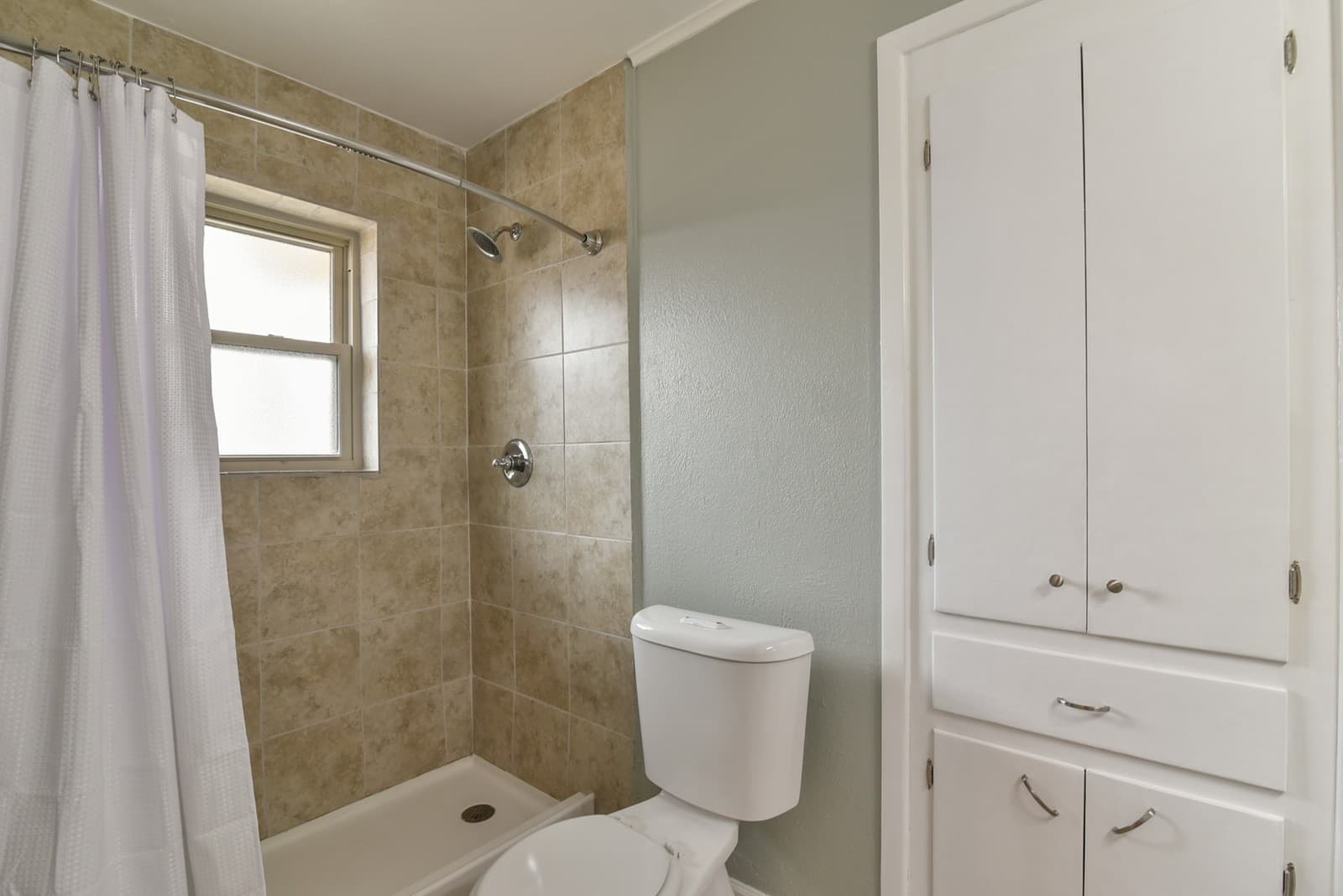 Fort Worth House: 7233 Overhill Rd