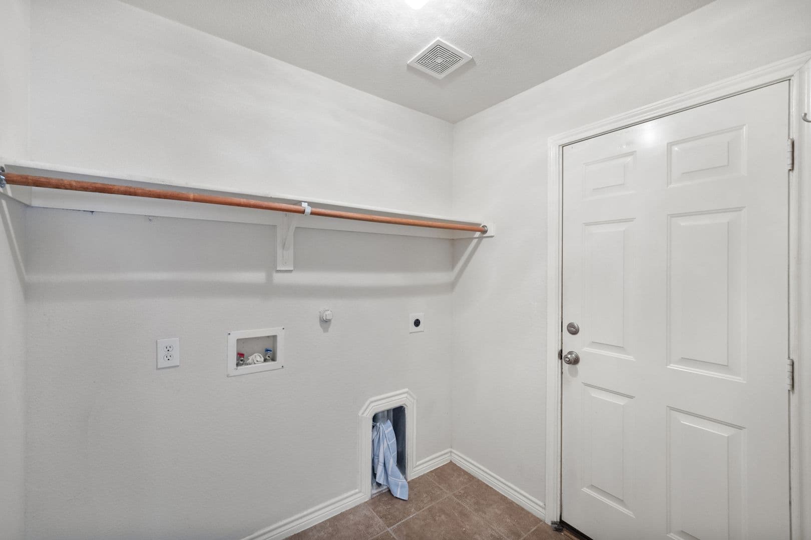 Mansfield House: 121 Monticello Dr