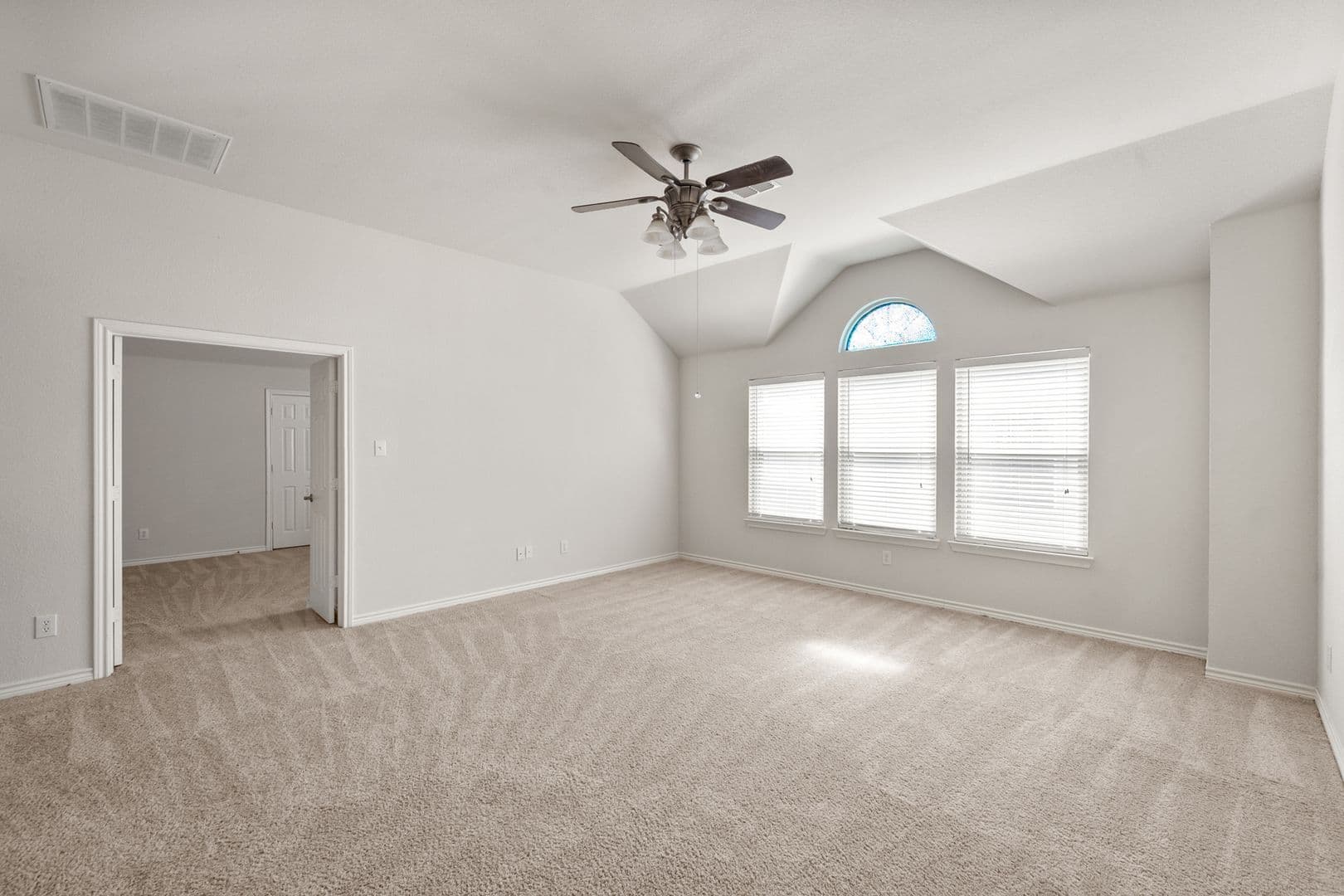 Mansfield House: 121 Monticello Dr
