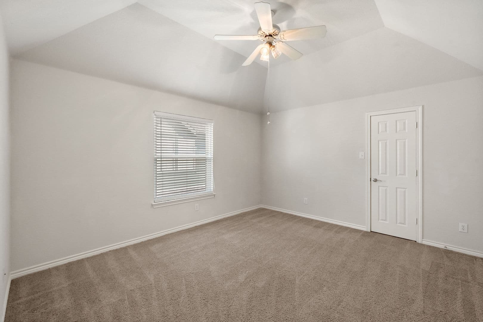 Mansfield House: 121 Monticello Dr