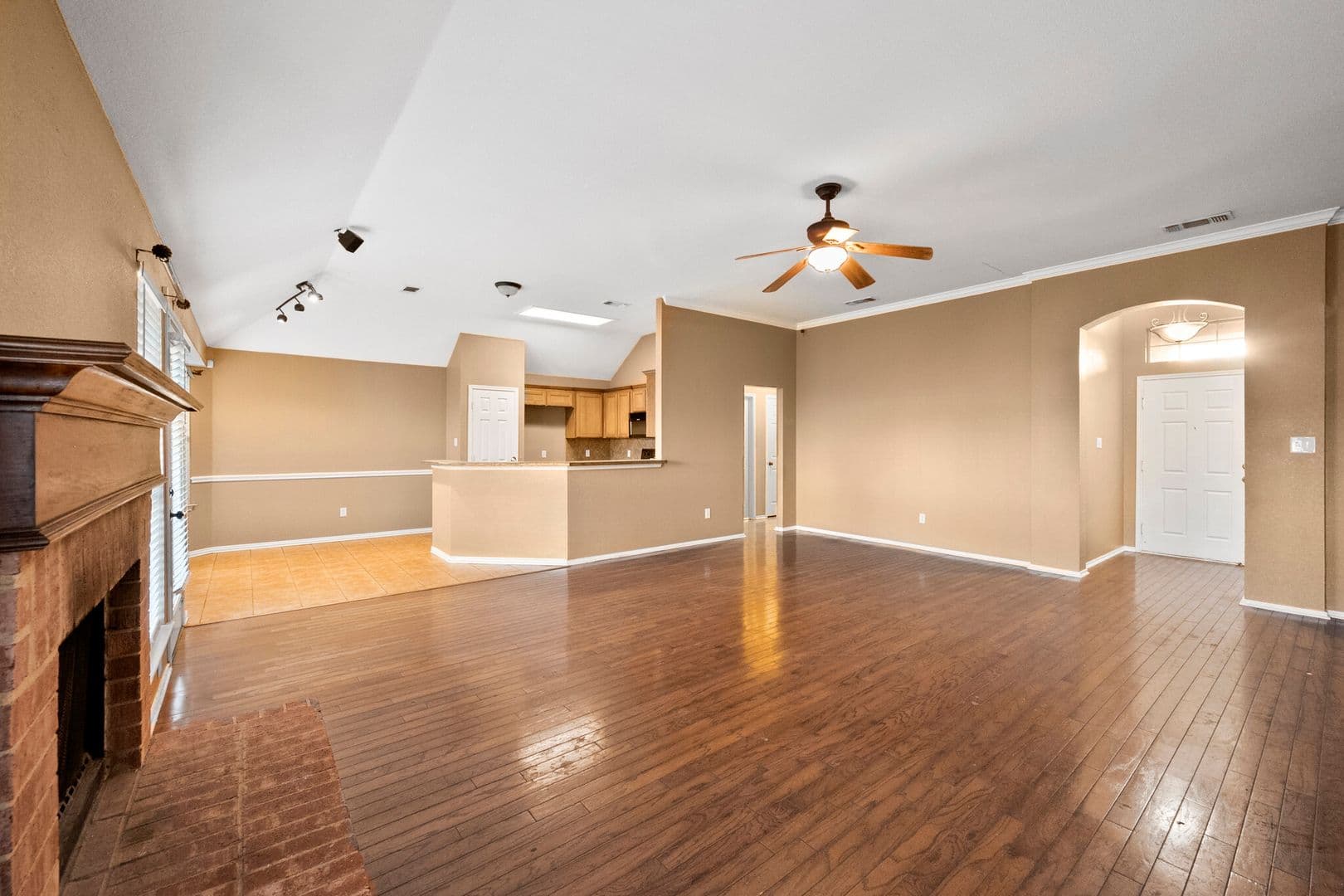 Burleson House: 309 Shane Ln