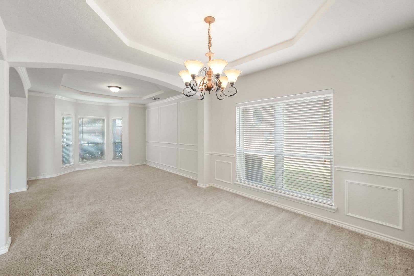 Mansfield House: 121 Monticello Dr