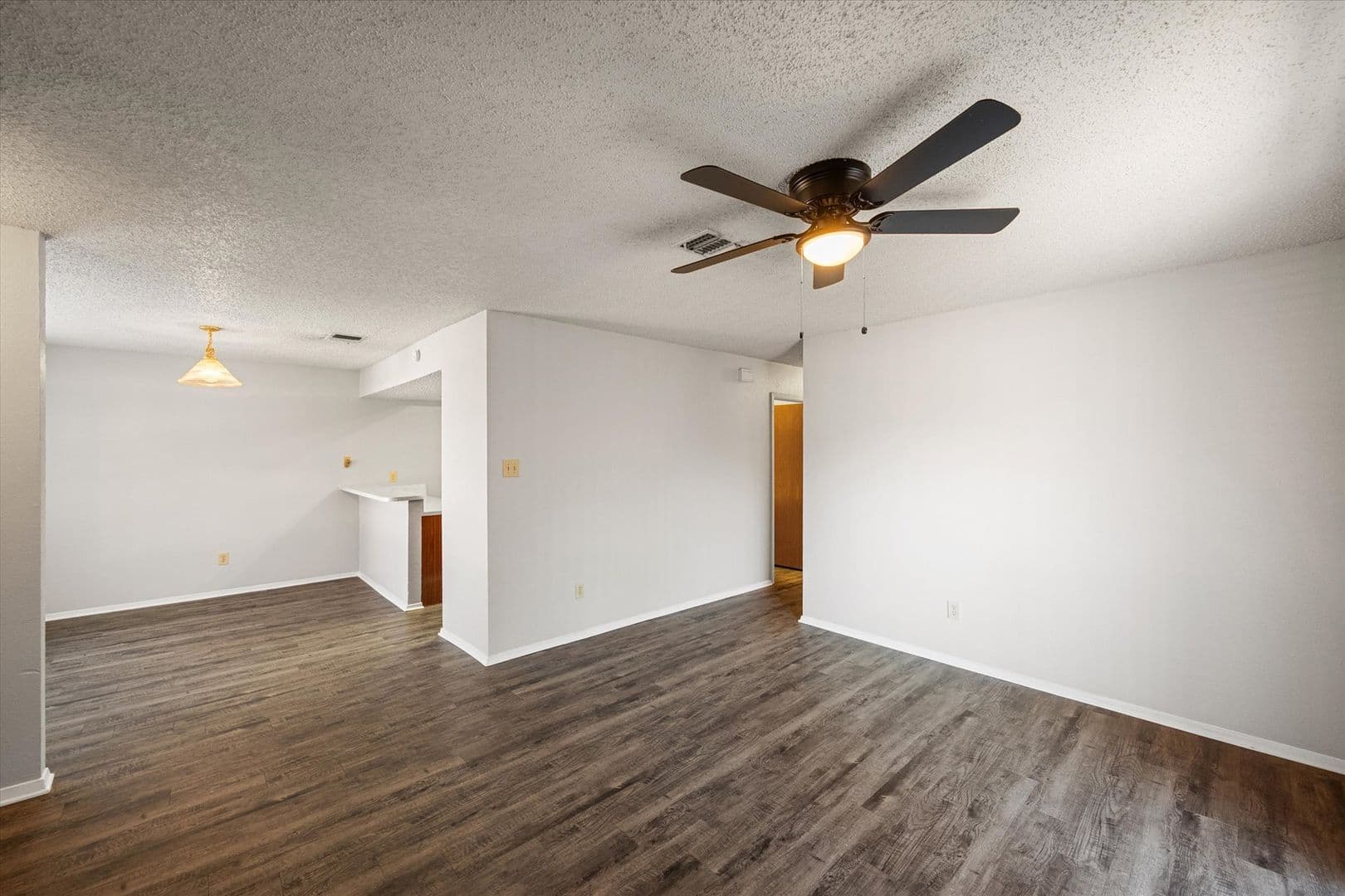 Euless Apartment: 406 E Denton Dr.