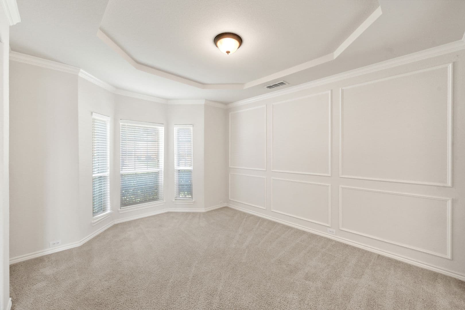 Mansfield House: 121 Monticello Dr