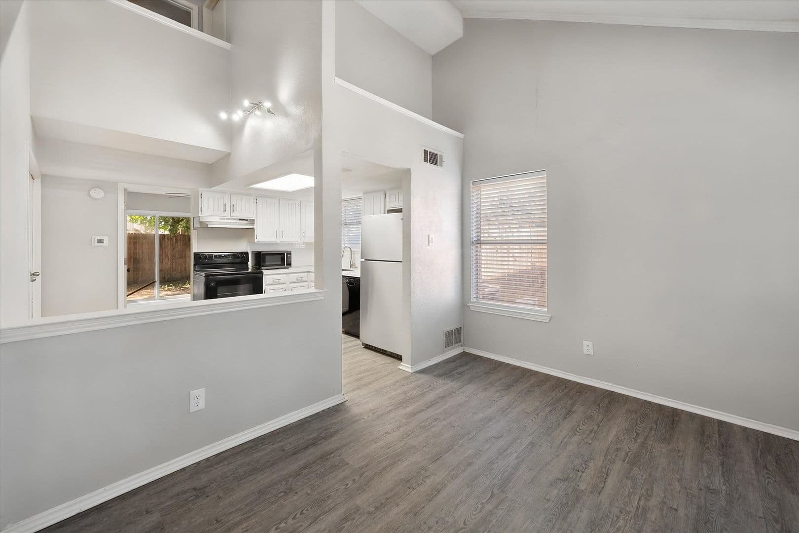 Mansfield Apartment: 311 Kings Way Drive