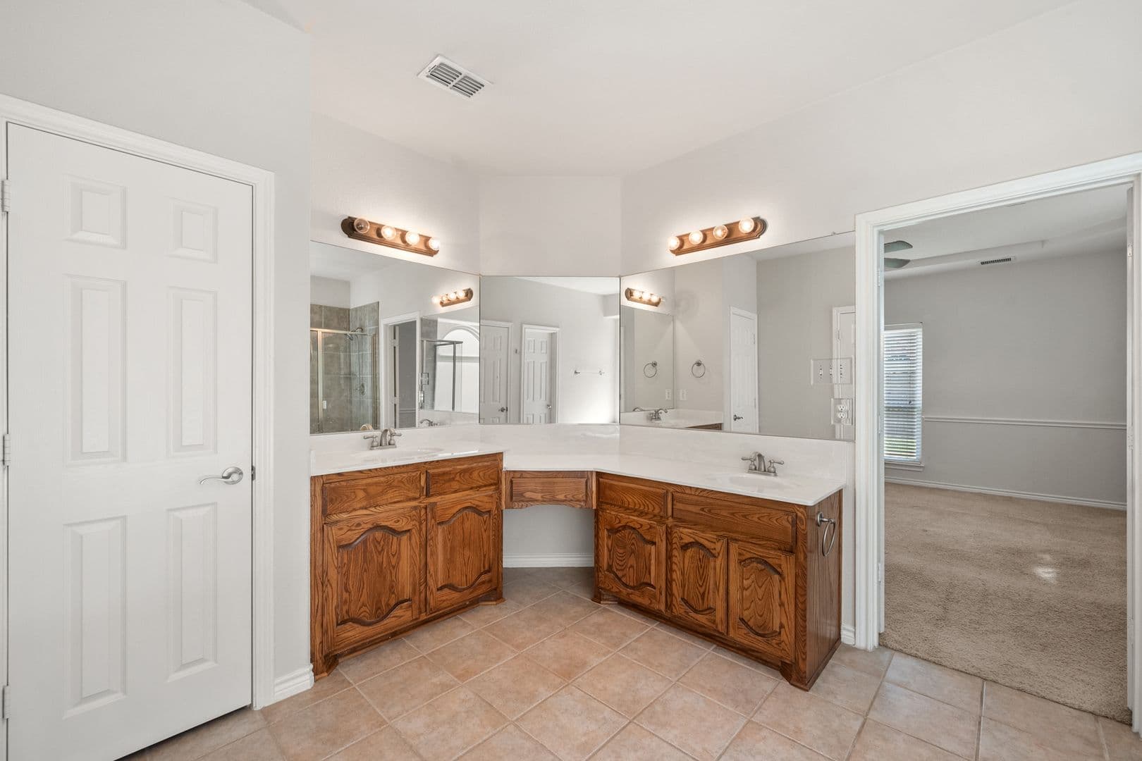 Mansfield House: 121 Monticello Dr