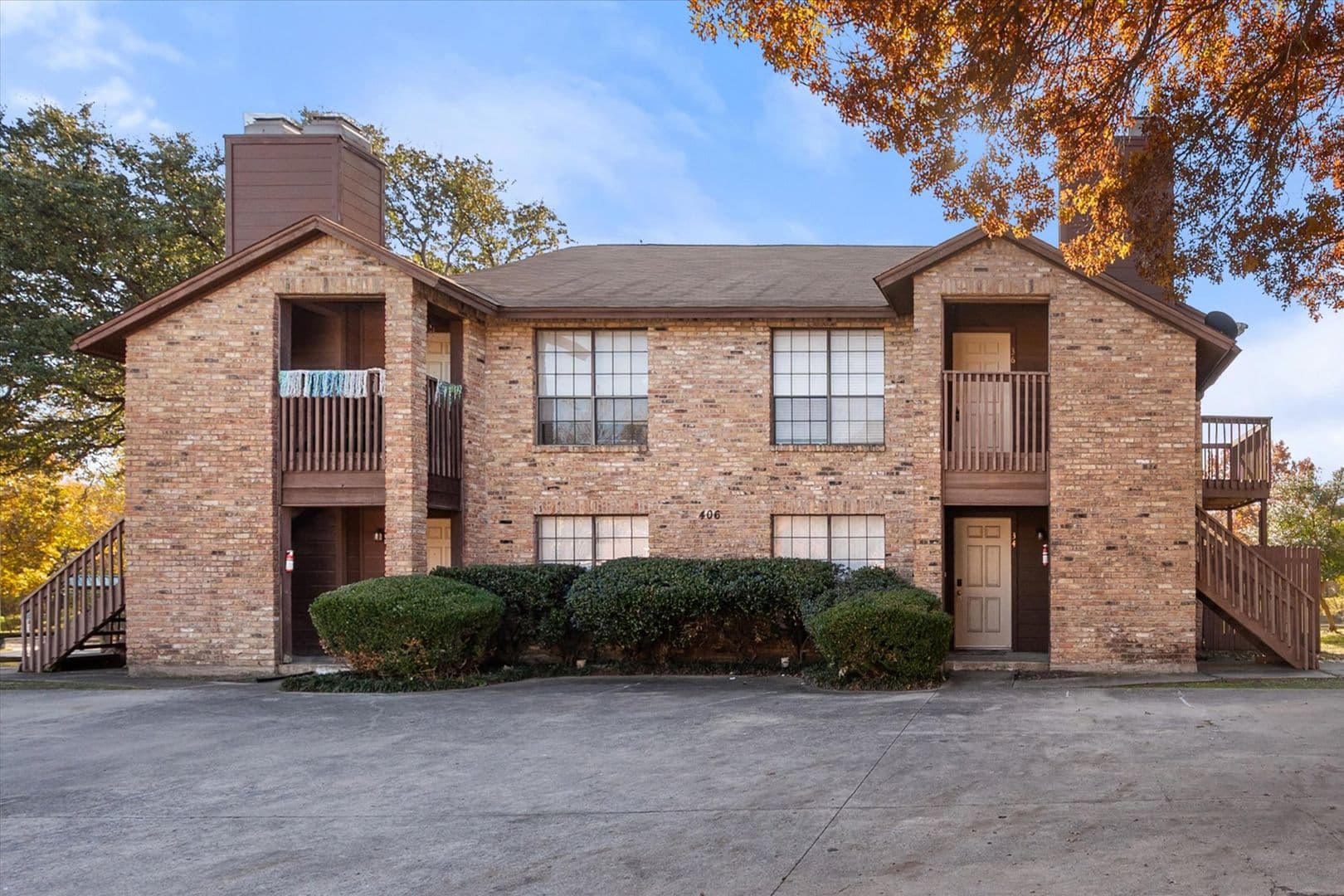 Euless Apartment: 406 E Denton Dr.