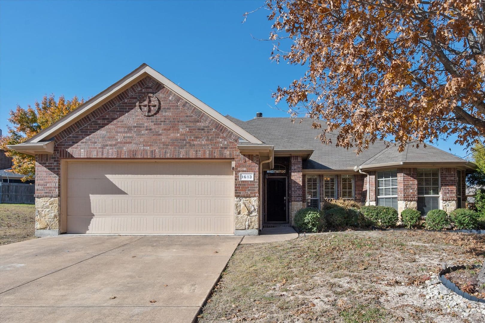 Midlothian House: 1613 Country Hills Dr