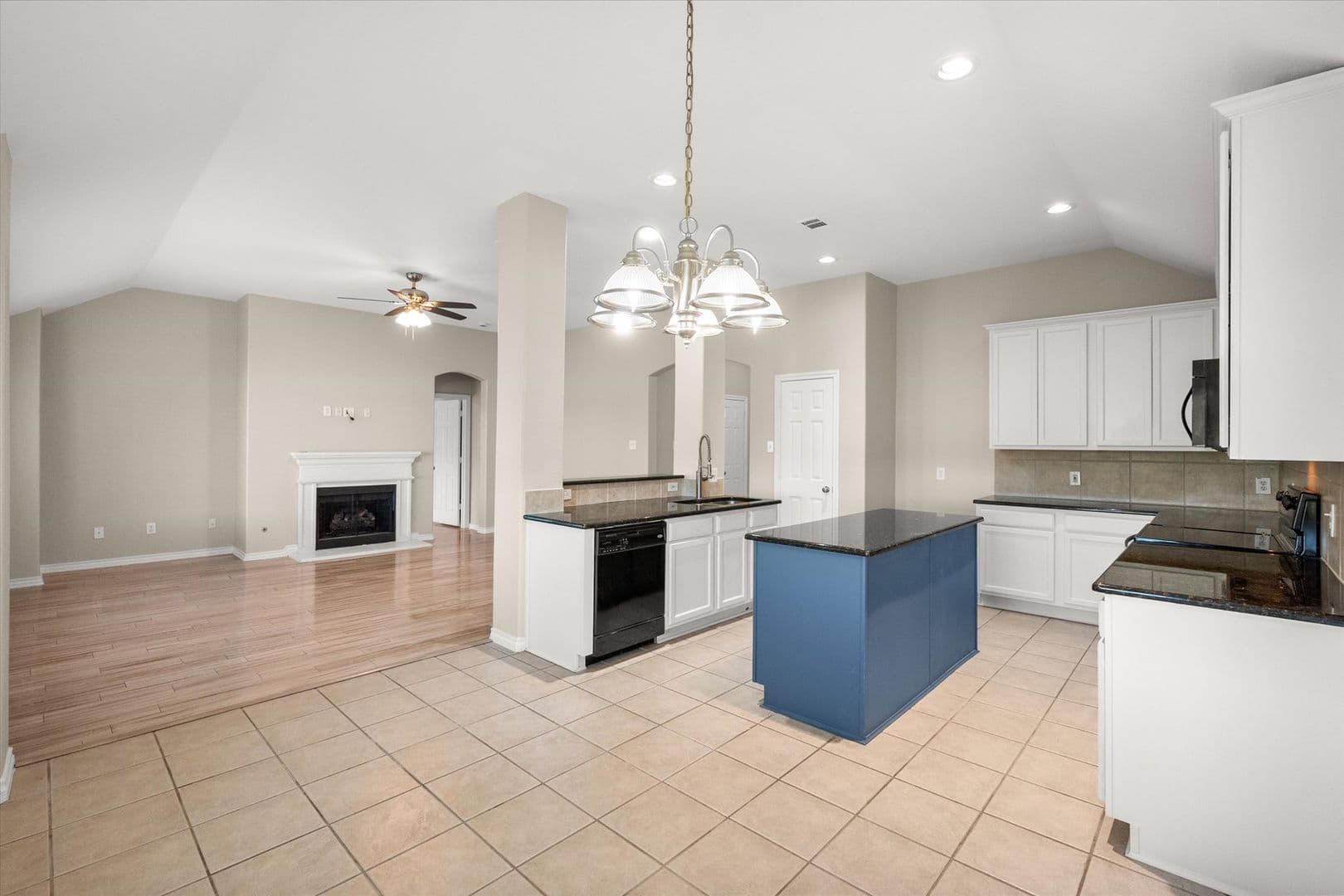 Grand Prairie House: 7363 Estela