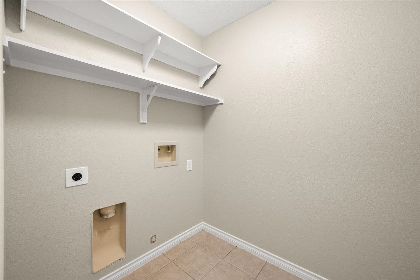 Grand Prairie House: 7363 Estela