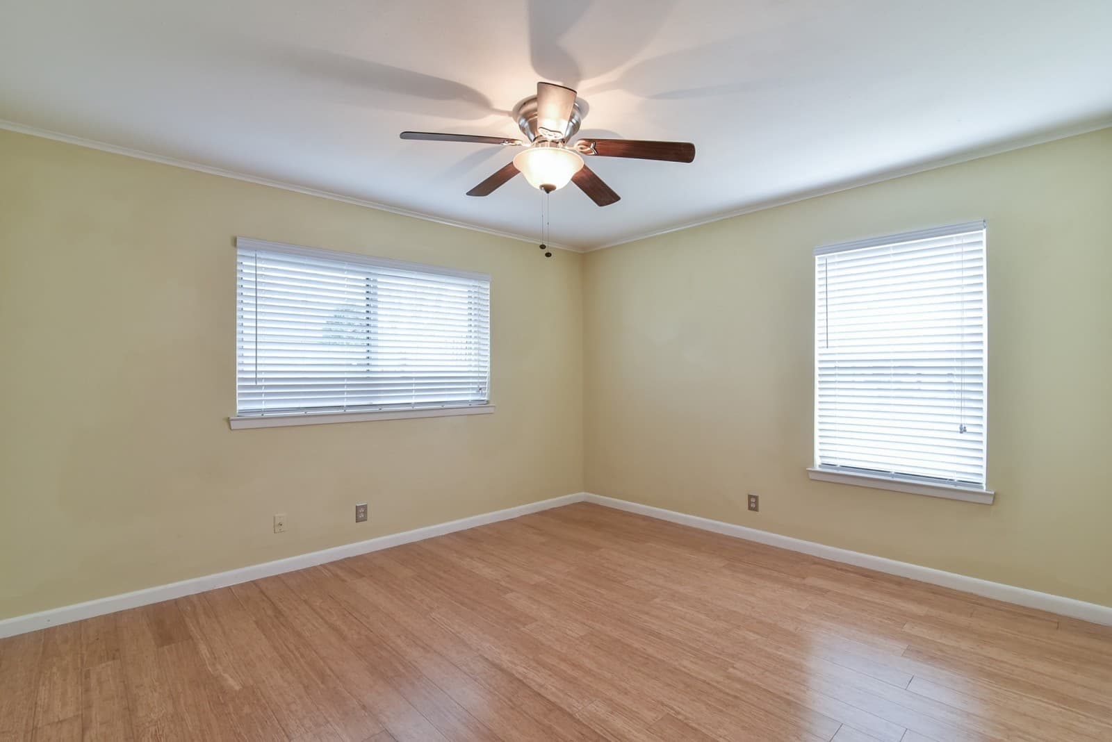 Fort Worth House: 7233 Overhill Rd