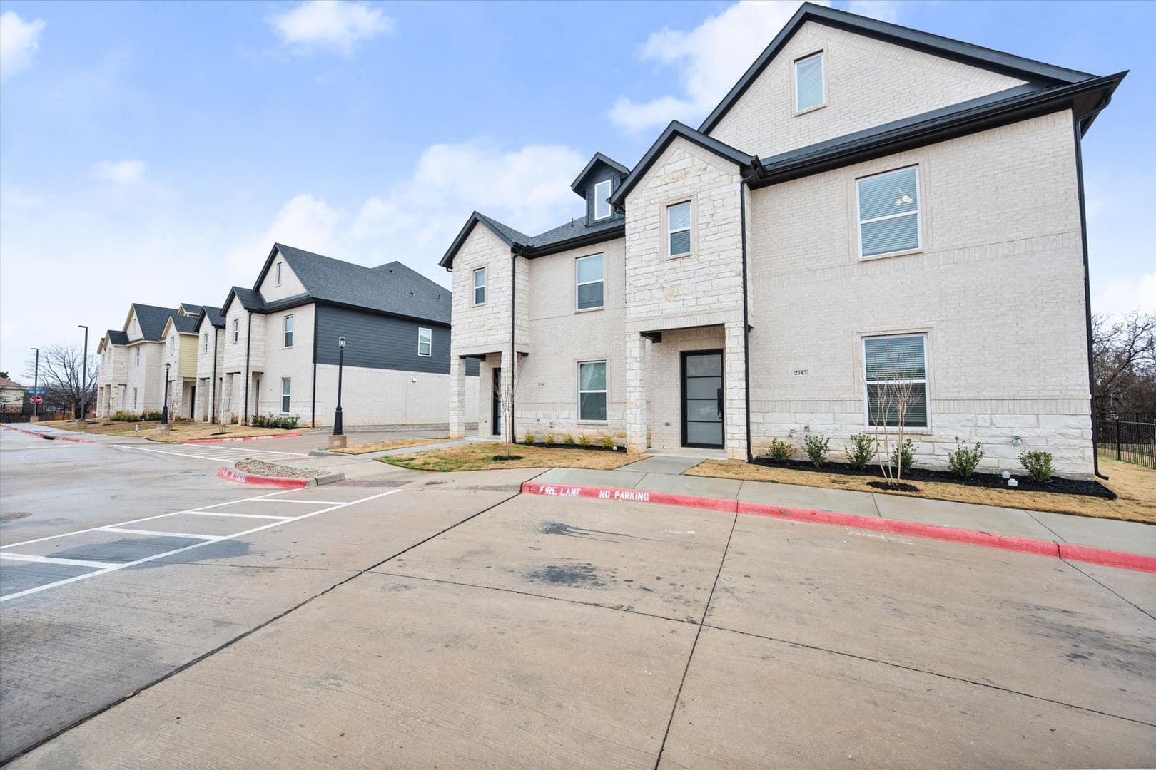 Arlington House: 2333 Spring Park Blvd