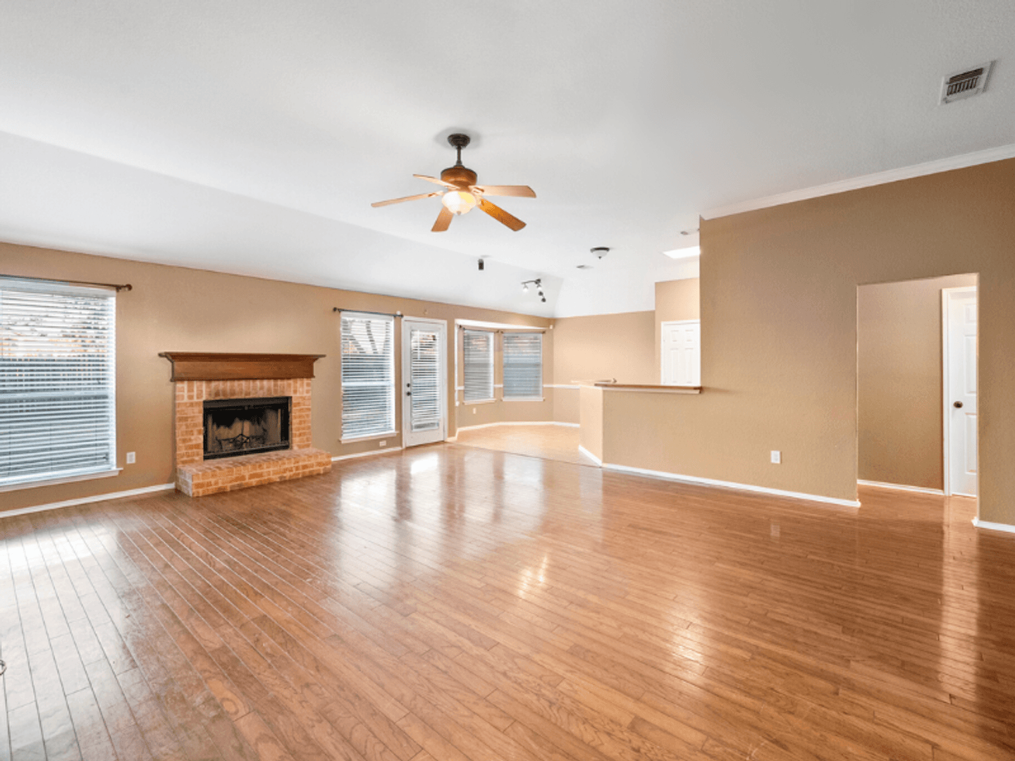 Burleson House: 309 Shane Ln