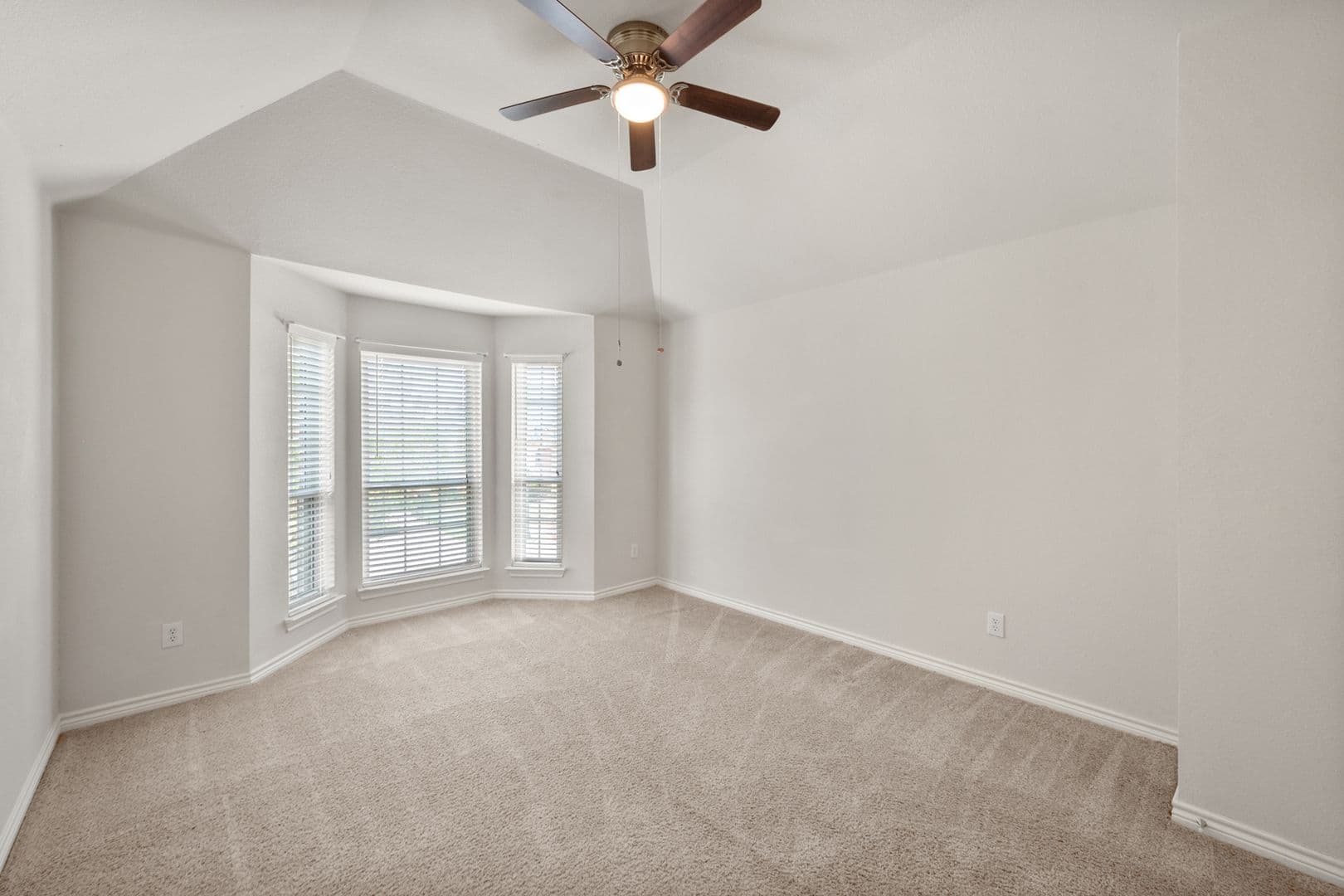 Mansfield House: 121 Monticello Dr