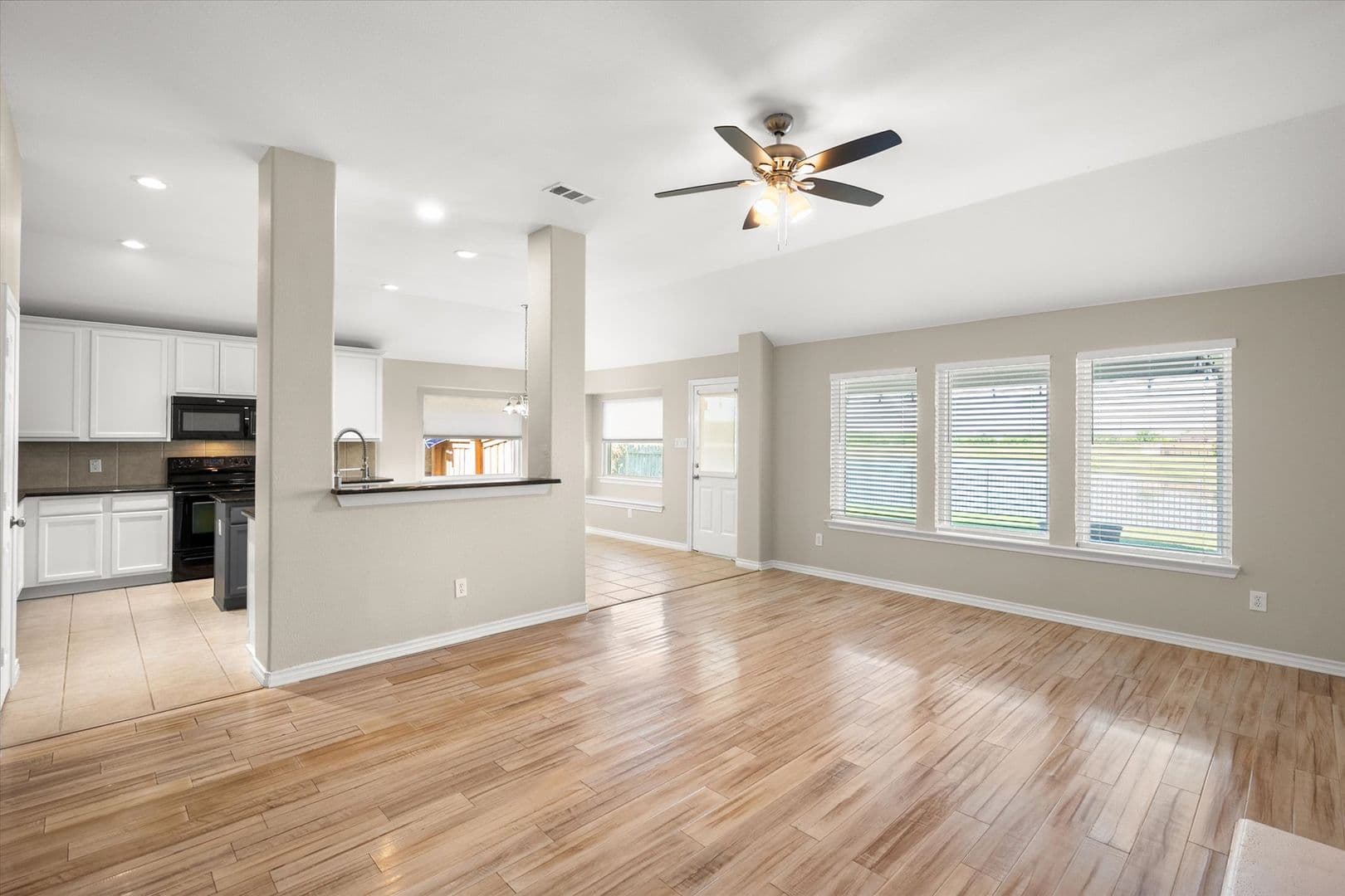 Grand Prairie House: 7363 Estela