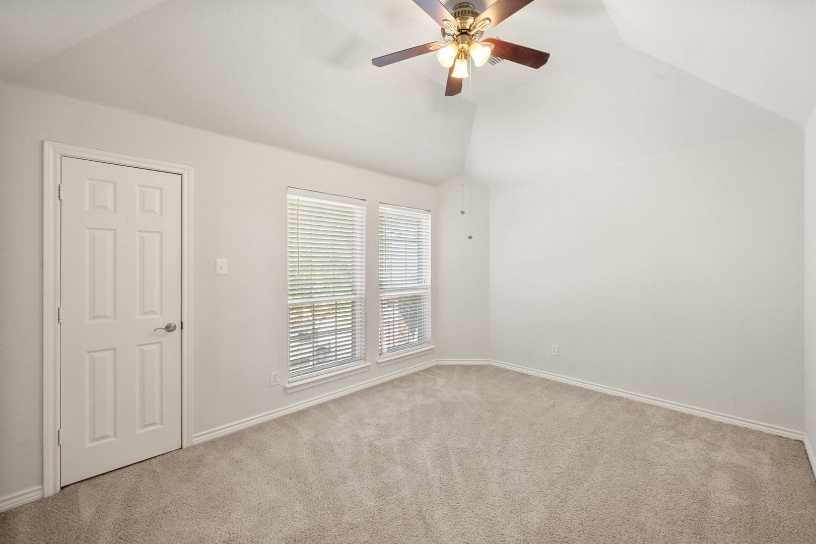 Mansfield House: 121 Monticello Dr