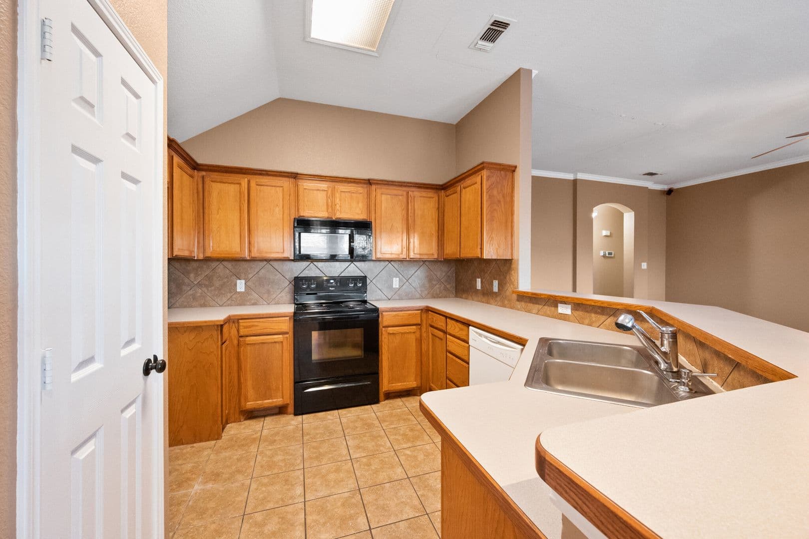 Burleson House: 309 Shane Ln