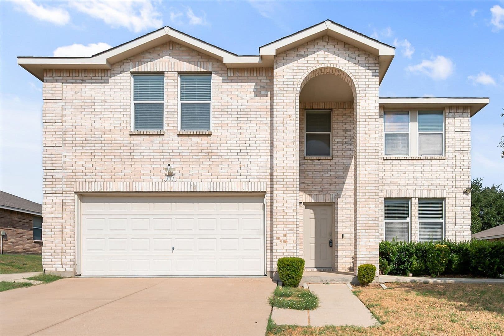 Arlington House: 511 Travis Ranch Trl