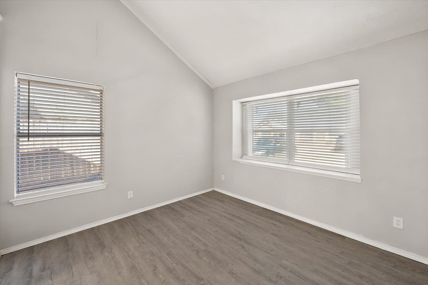 Mansfield Apartment: 311 Kings Way Drive