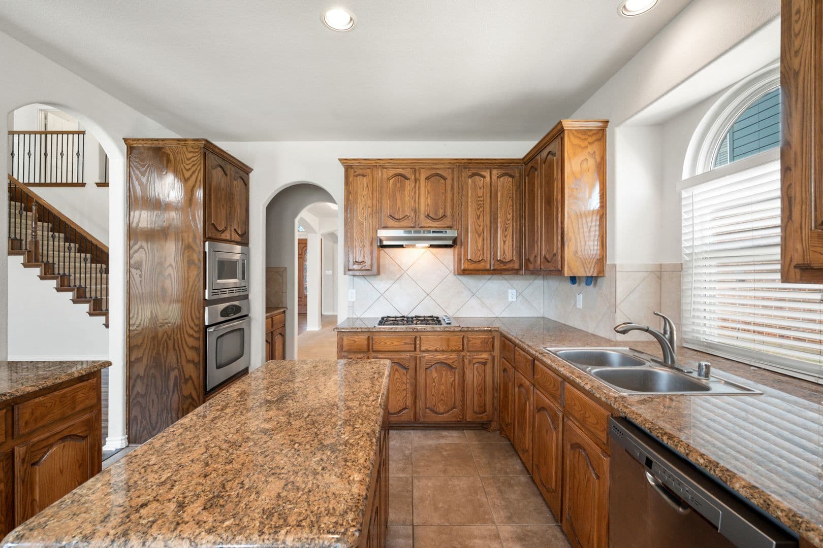 Mansfield House: 121 Monticello Dr