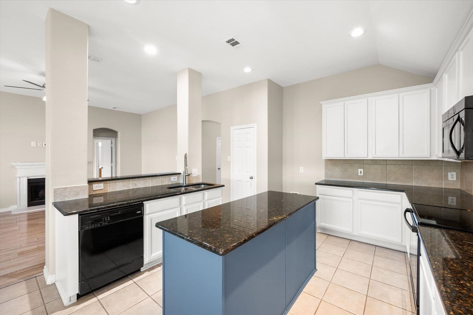 Grand Prairie House: 7363 Estela