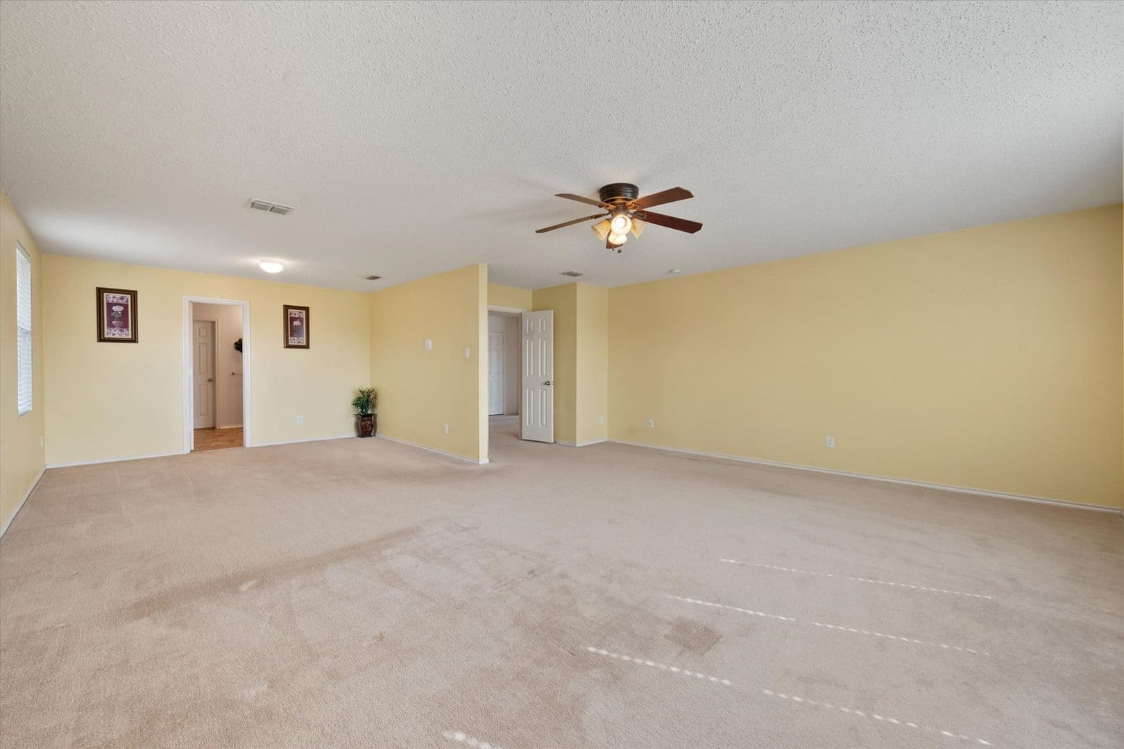 Arlington House: 511 Travis Ranch Trl