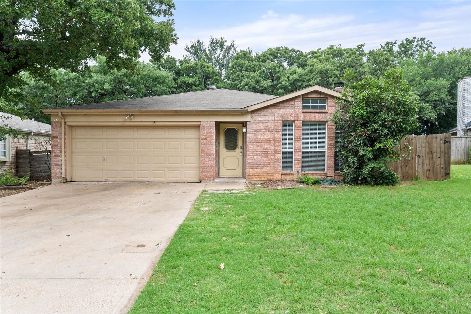 Mansfield House: 1217 Hidden Creek Dr