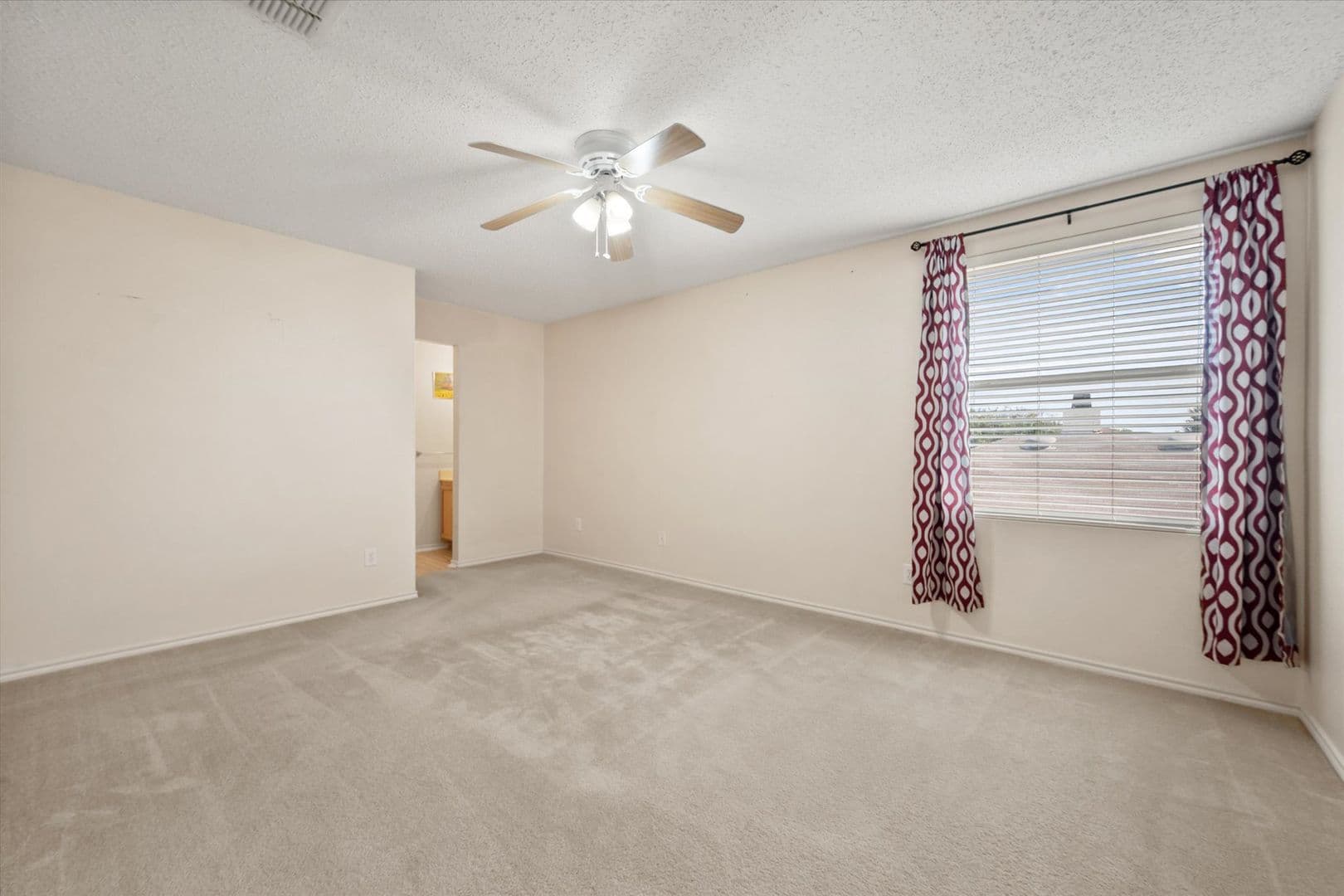 Arlington House: 511 Travis Ranch Trl